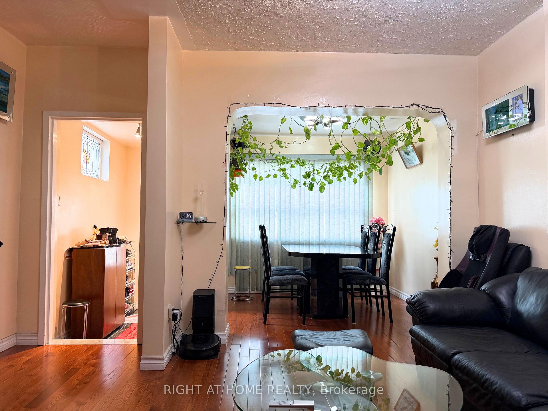 Photo 4 of 785 Lansdowne Avenue, Toronto, Dovercourt-Wallace Emerson-Junction — HOMEH