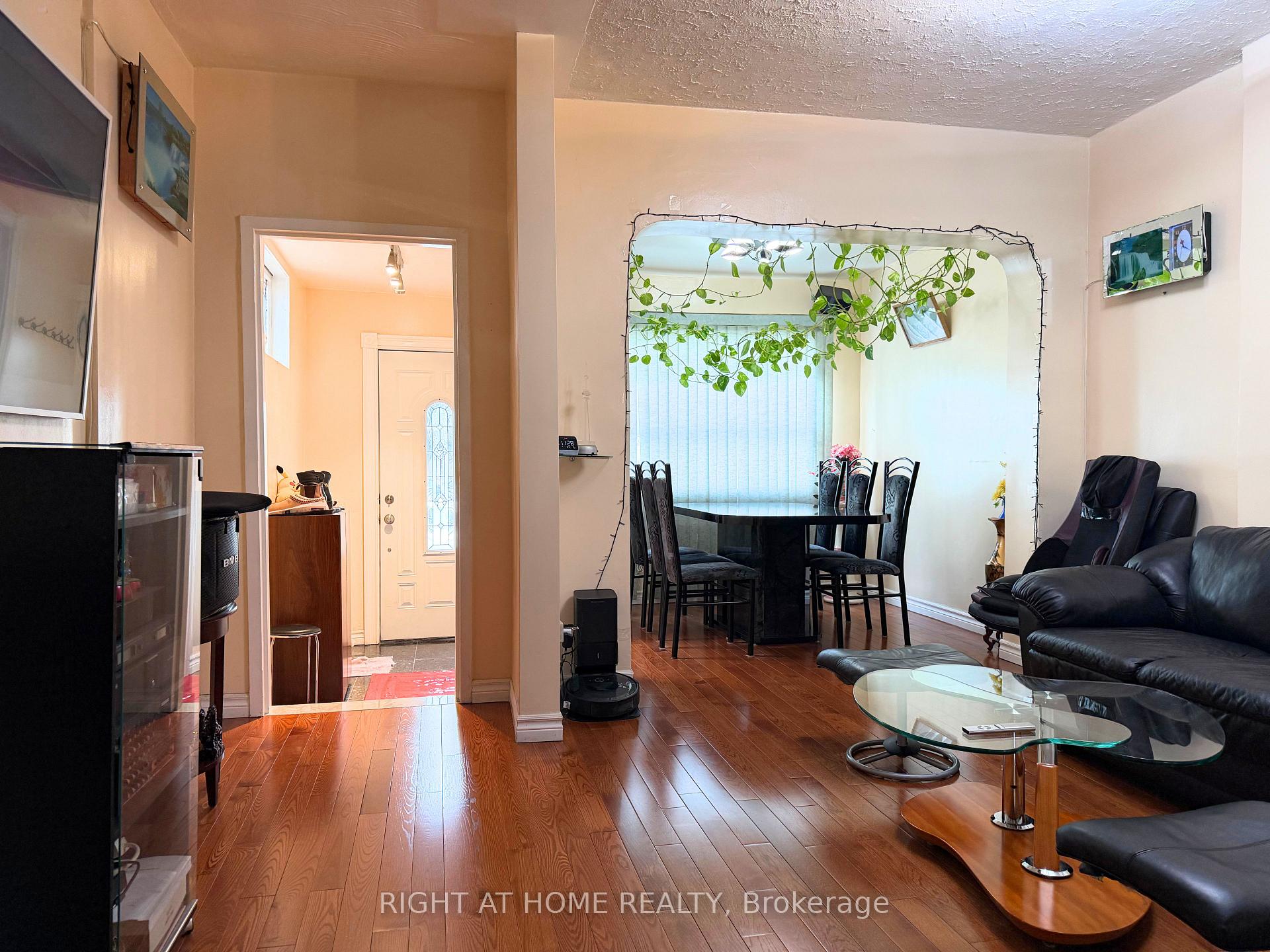 Photo 5 of 785 Lansdowne Avenue, Toronto, Dovercourt-Wallace Emerson-Junction — HOMEH