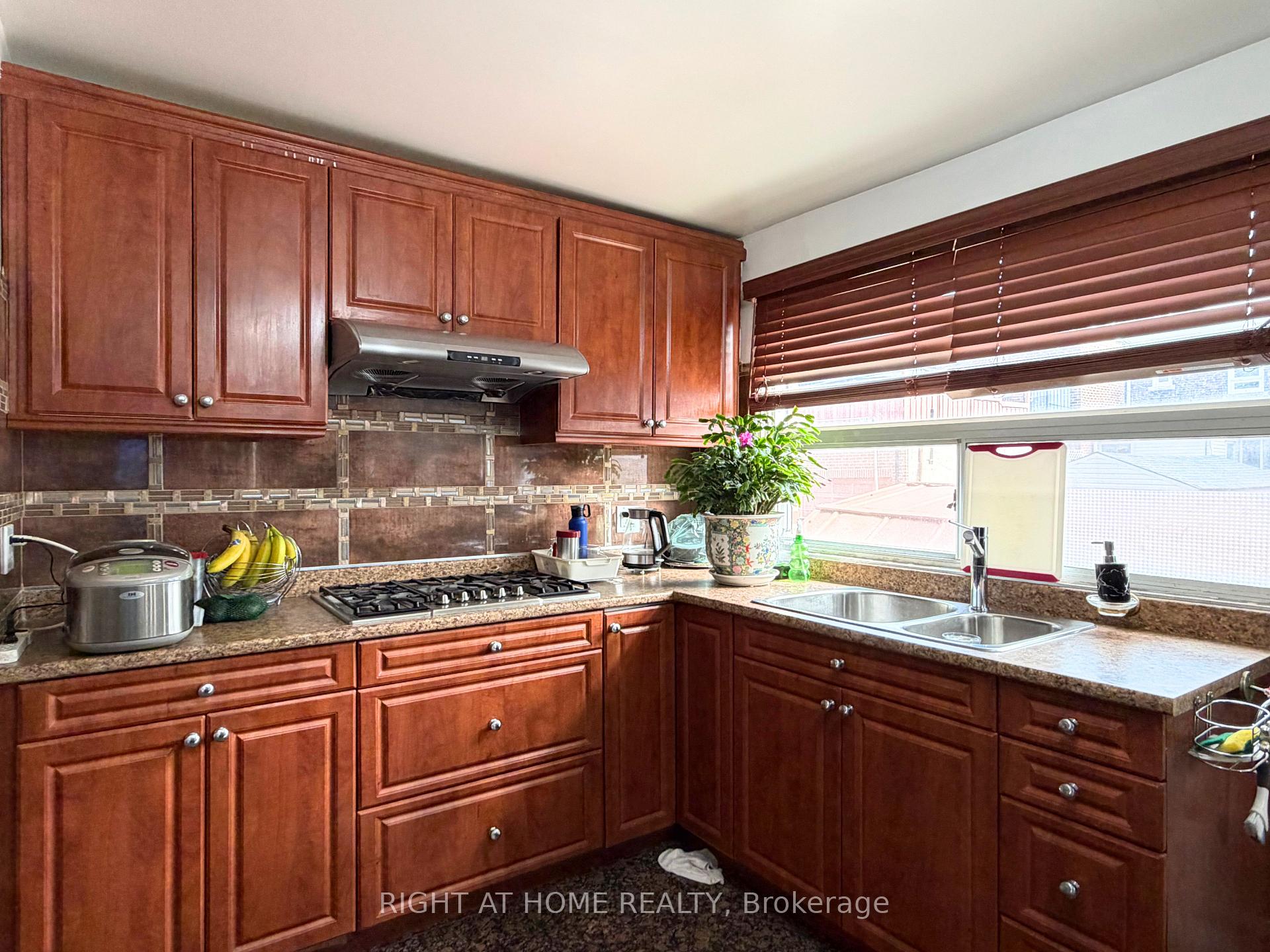 Photo 10 of 785 Lansdowne Avenue, Toronto, Dovercourt-Wallace Emerson-Junction — HOMEH