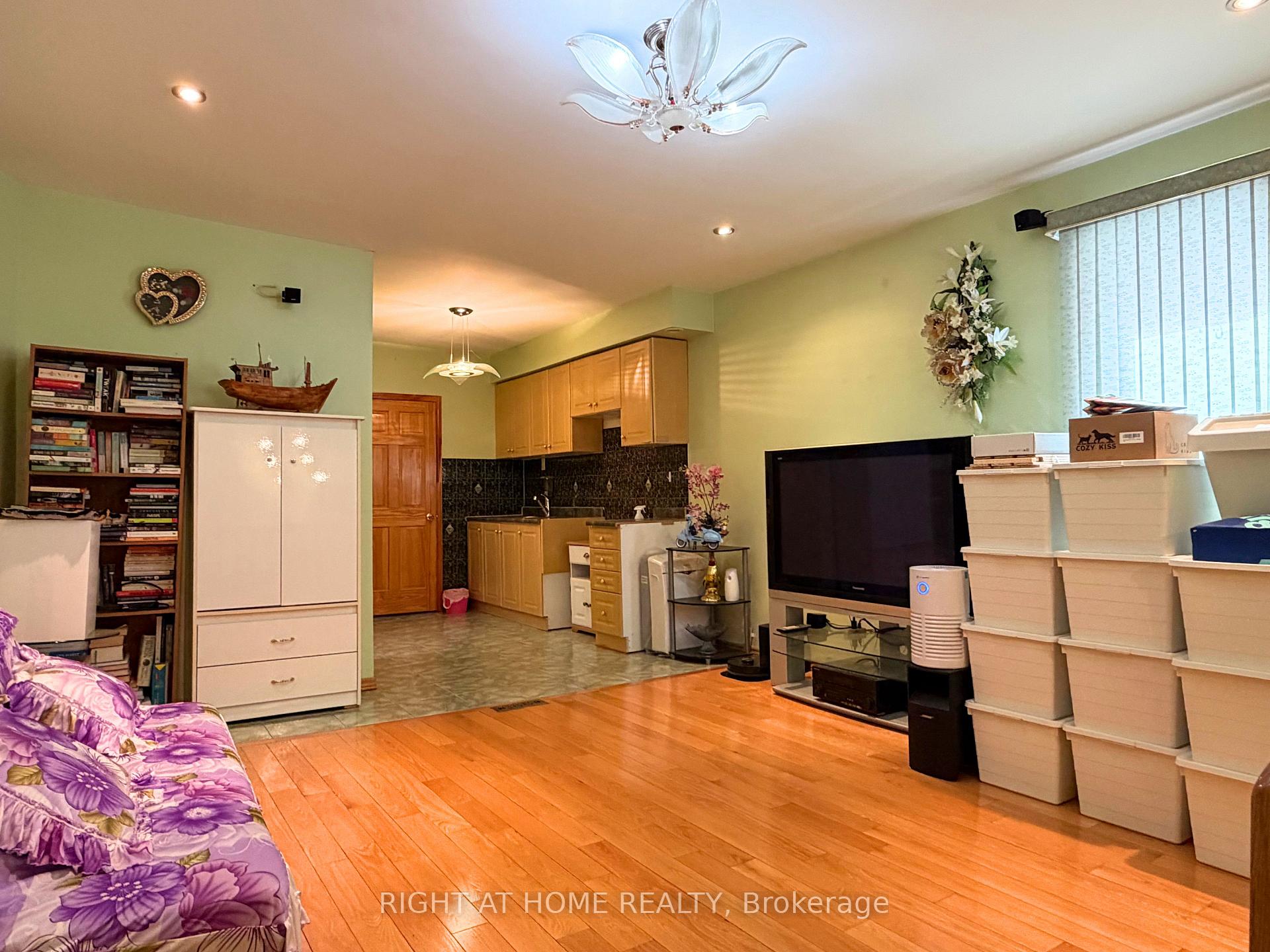 Photo 18 of 785 Lansdowne Avenue, Toronto, Dovercourt-Wallace Emerson-Junction — HOMEH