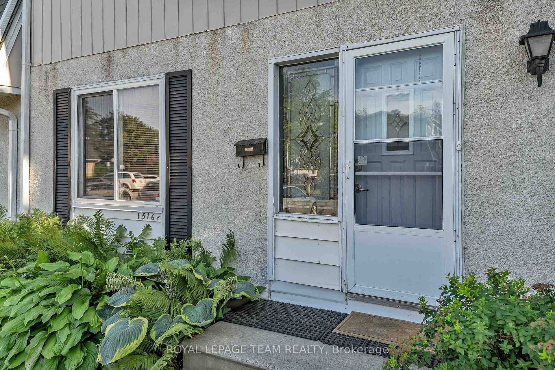 Photo 4 of Unit F, 1516 Beaverpond Drive, Ottawa, Pineview — HOMEH