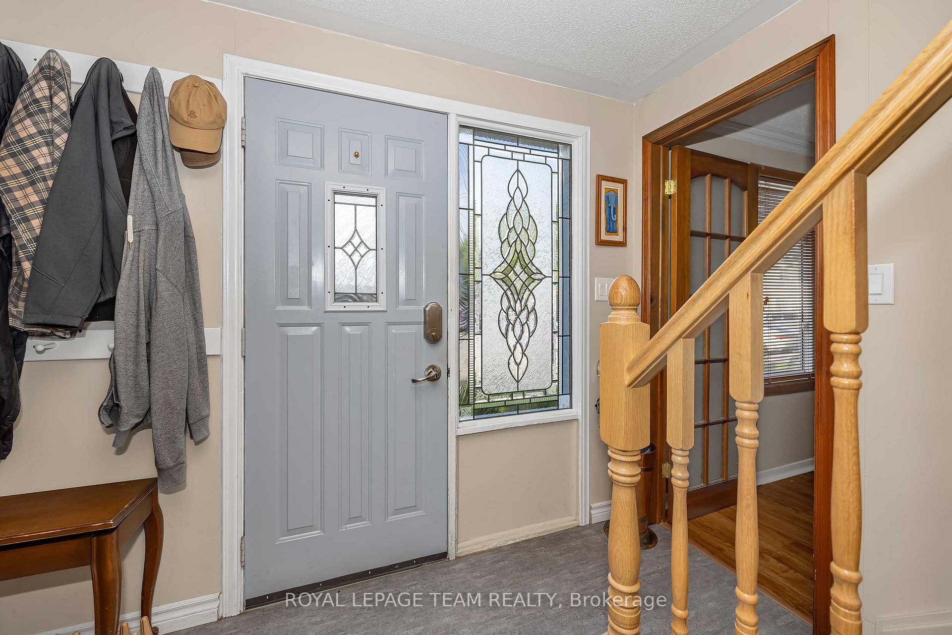 Photo 5 of Unit F, 1516 Beaverpond Drive, Ottawa, Pineview — HOMEH
