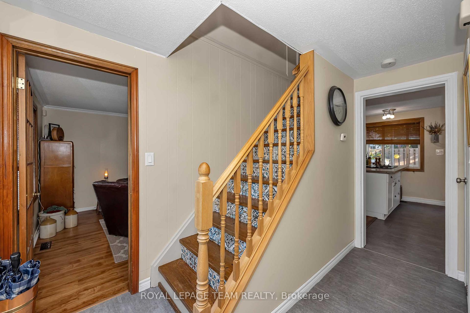 Photo 6 of Unit F, 1516 Beaverpond Drive, Ottawa, Pineview — HOMEH