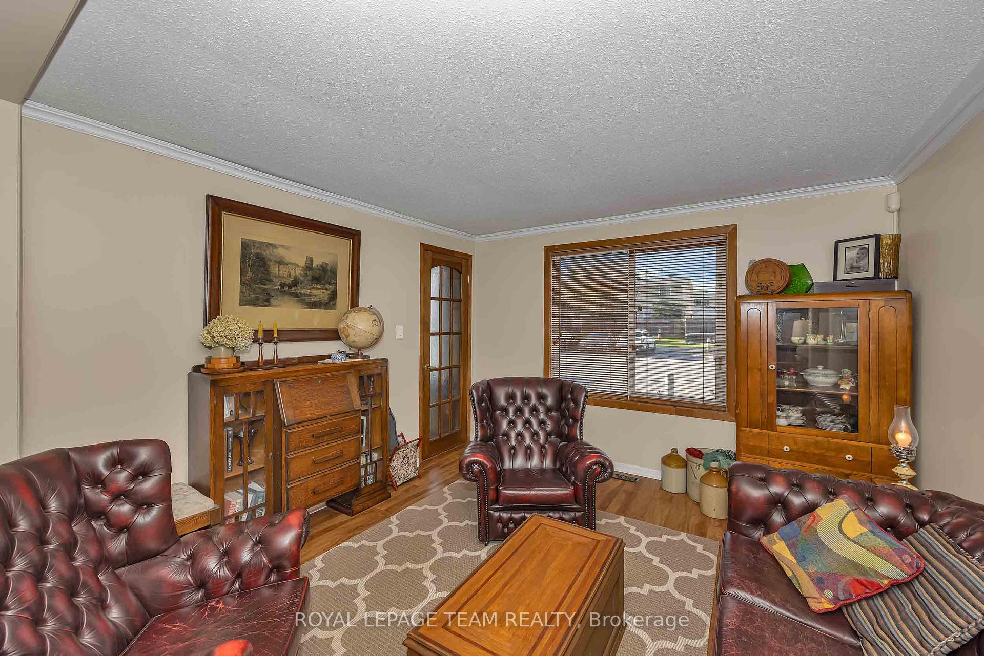 Photo 8 of Unit F, 1516 Beaverpond Drive, Ottawa, Pineview — HOMEH