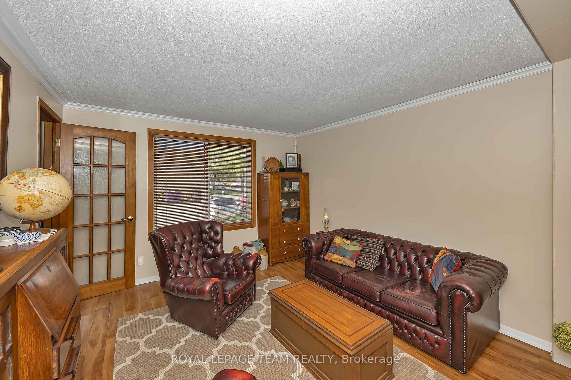 Photo 9 of Unit F, 1516 Beaverpond Drive, Ottawa, Pineview — HOMEH