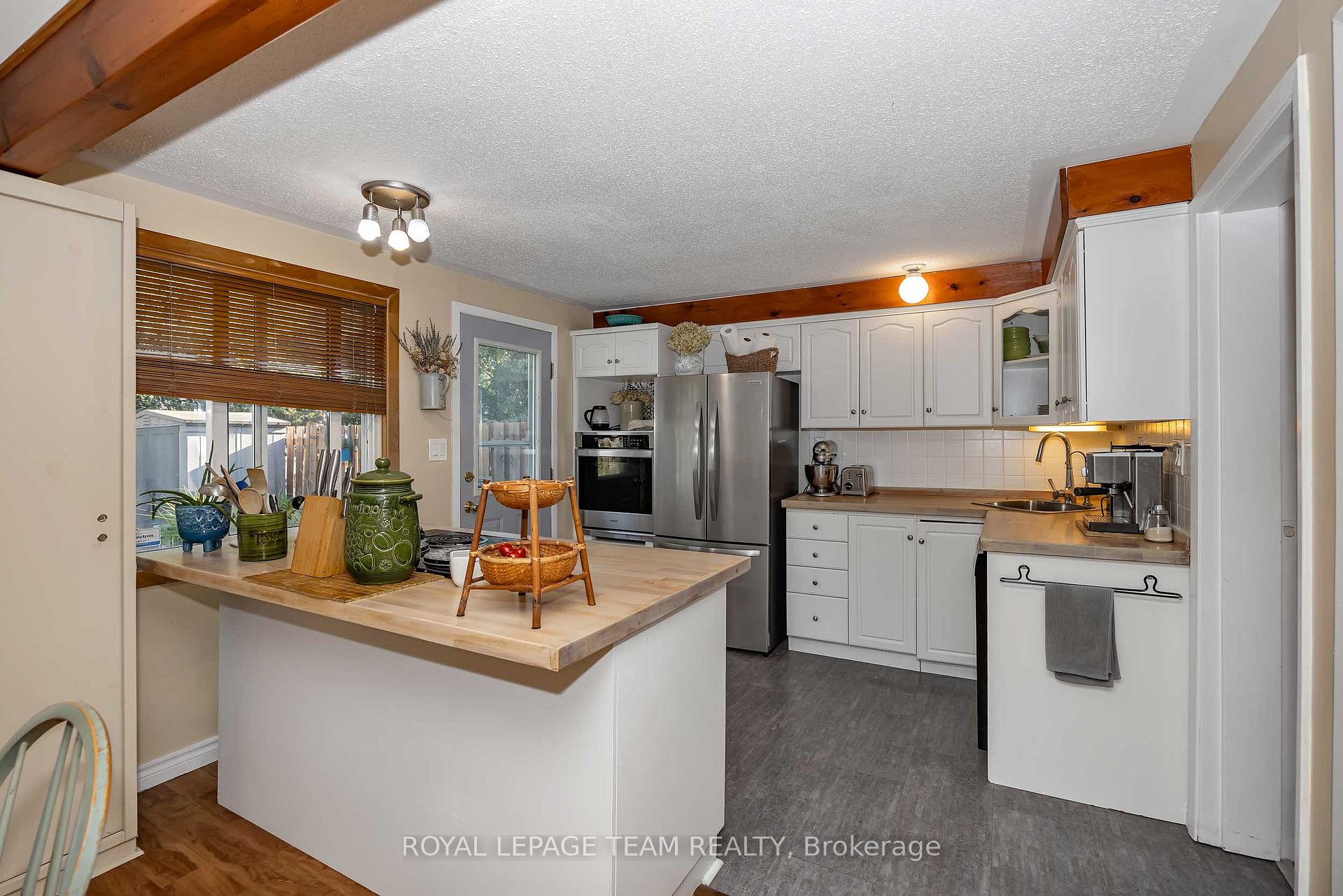 Photo 13 of Unit F, 1516 Beaverpond Drive, Ottawa, Pineview — HOMEH
