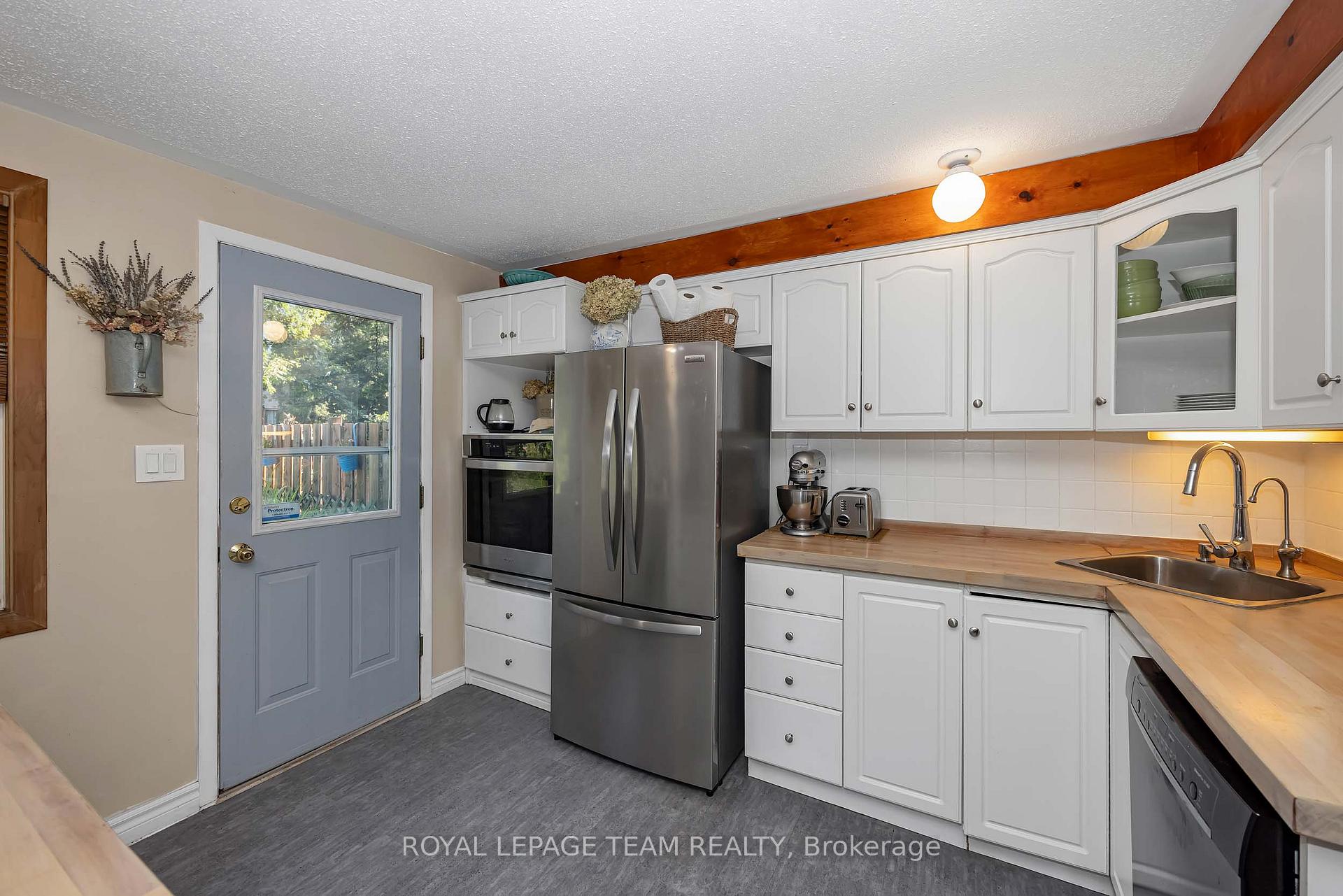 Photo 14 of Unit F, 1516 Beaverpond Drive, Ottawa, Pineview — HOMEH