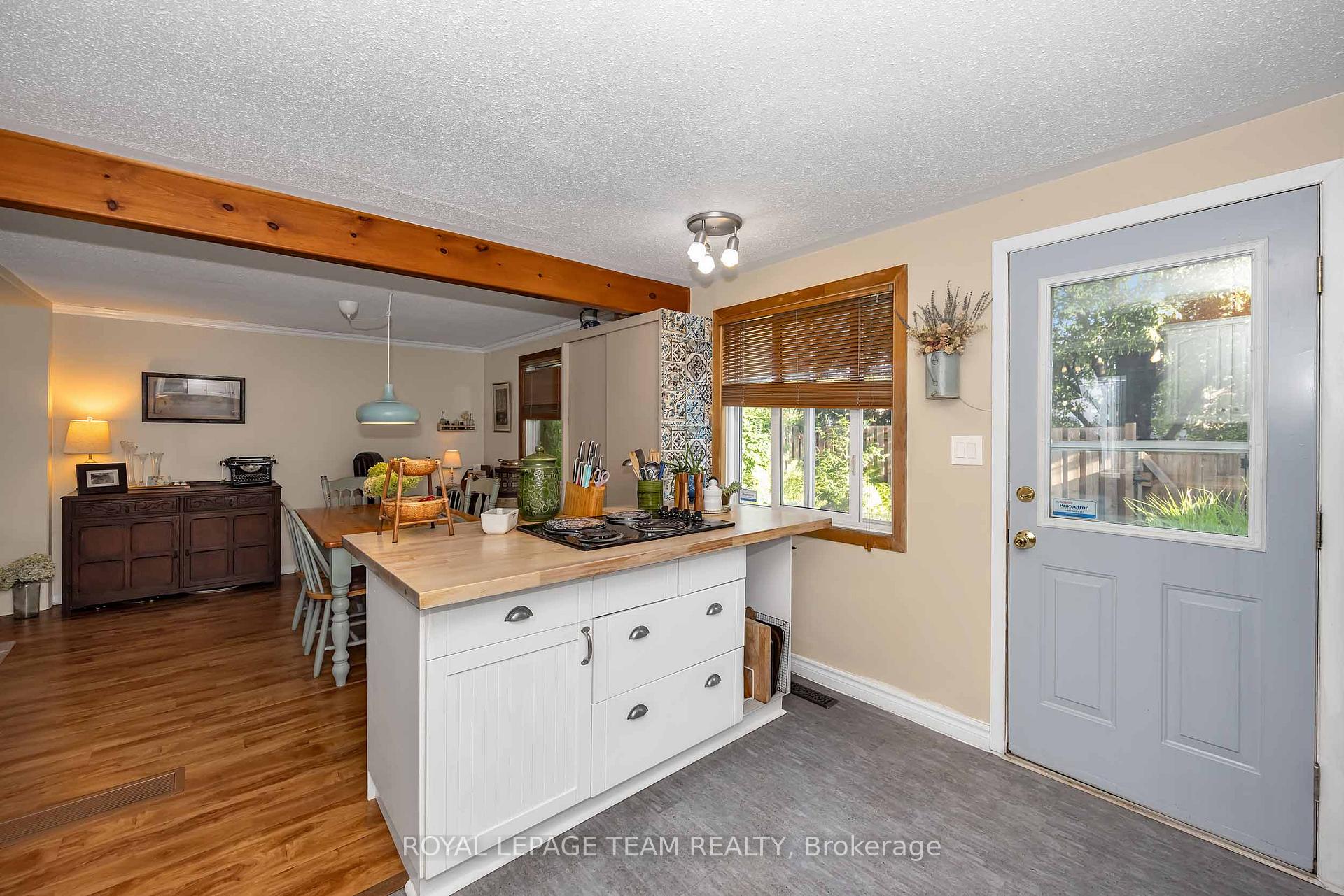 Photo 15 of Unit F, 1516 Beaverpond Drive, Ottawa, Pineview — HOMEH