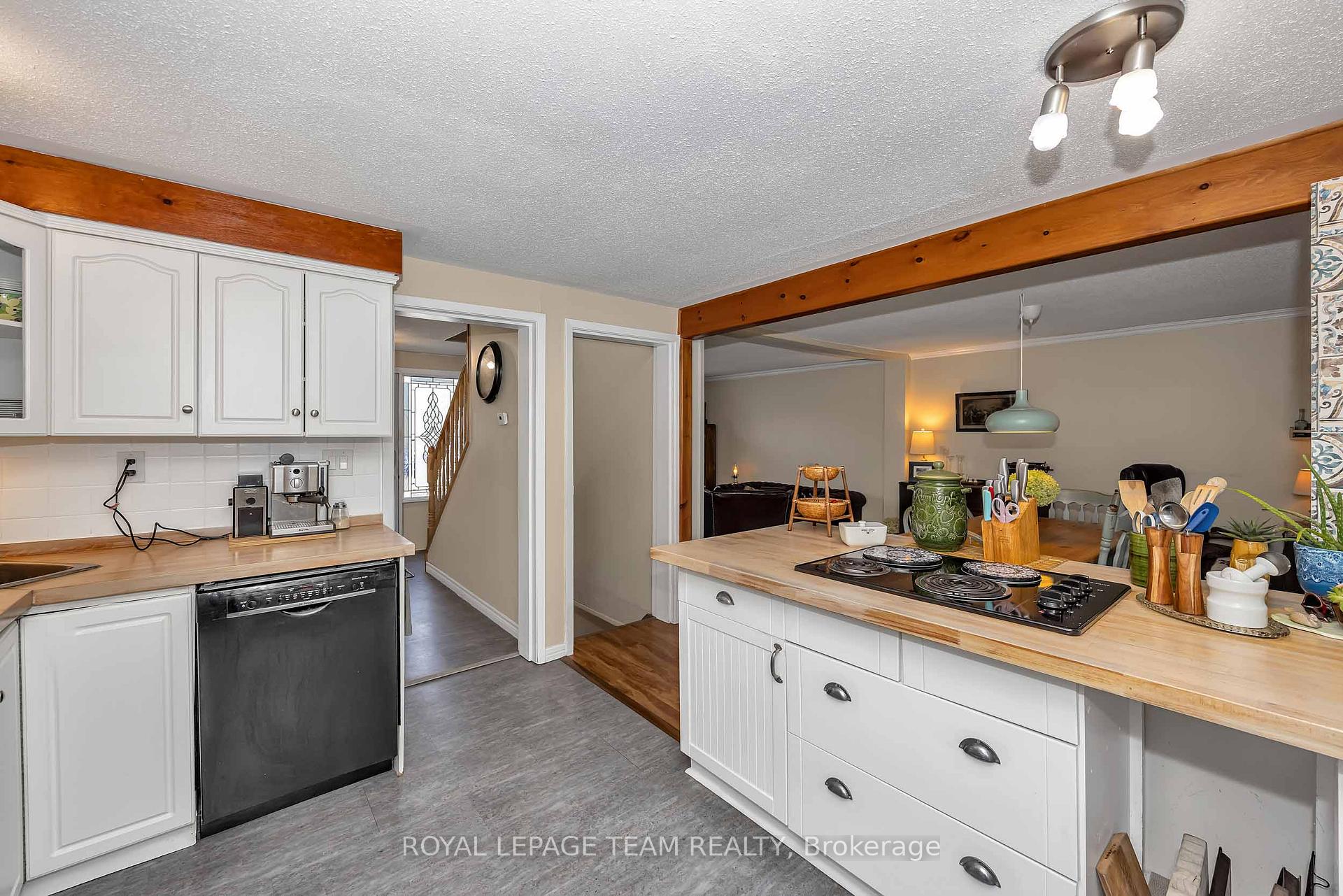 Photo 16 of Unit F, 1516 Beaverpond Drive, Ottawa, Pineview — HOMEH