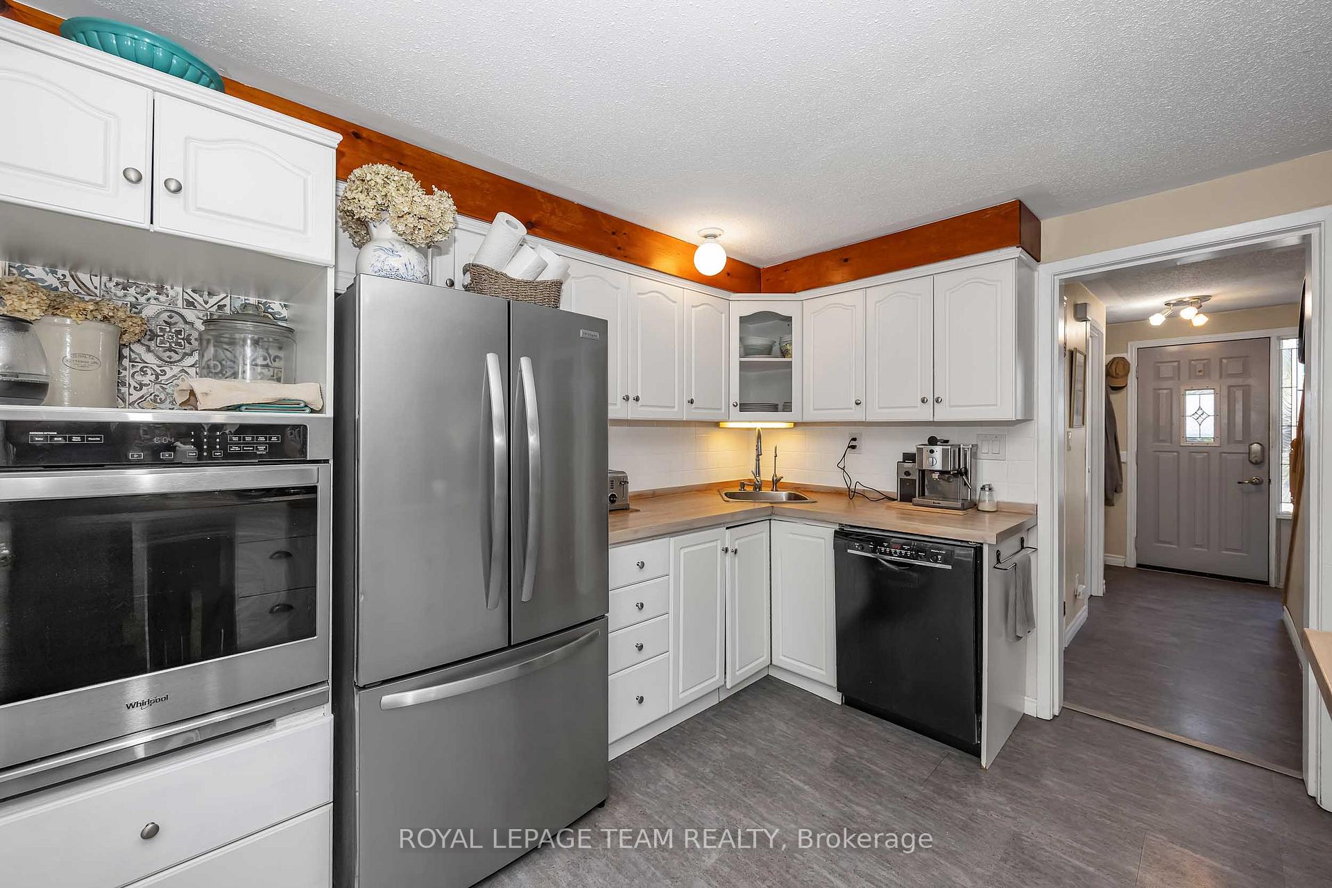 Photo 17 of Unit F, 1516 Beaverpond Drive, Ottawa, Pineview — HOMEH