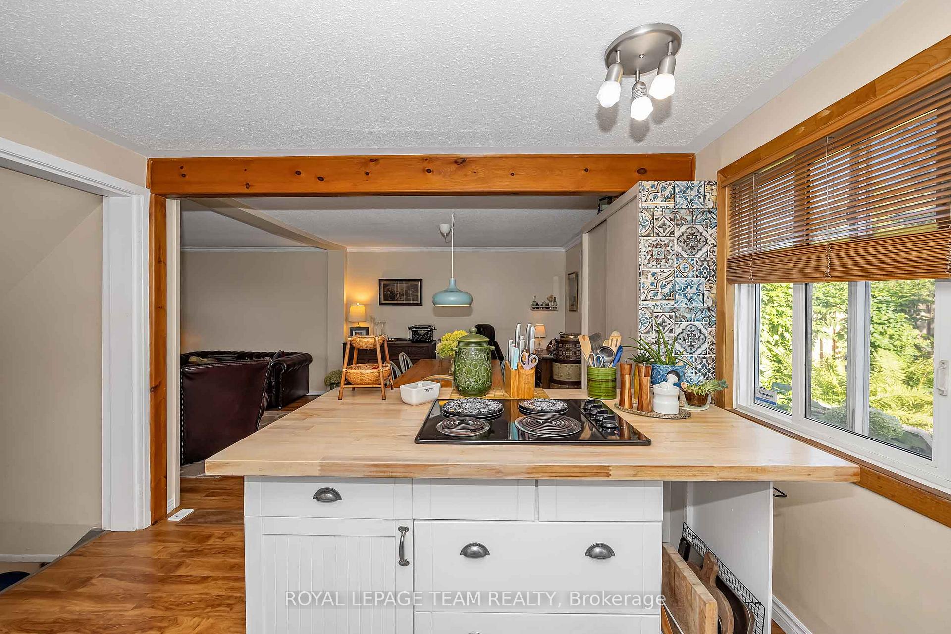 Photo 18 of Unit F, 1516 Beaverpond Drive, Ottawa, Pineview — HOMEH