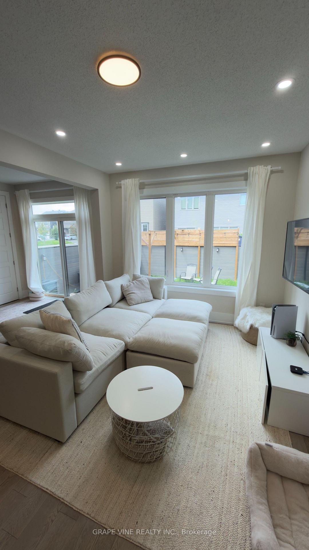 Photo 10 of 2305 Watercolours Way, Ottawa, Barrhaven - Half Moon Bay — HOMEH
