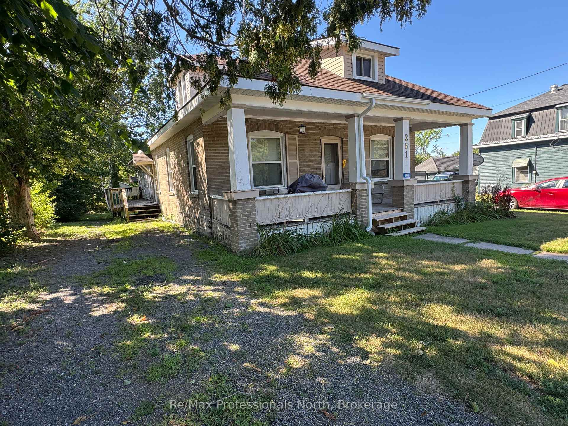 Photo 2 of 261 Hotchkiss Street, Gravenhurst, Muskoka (S) — HOMEH
