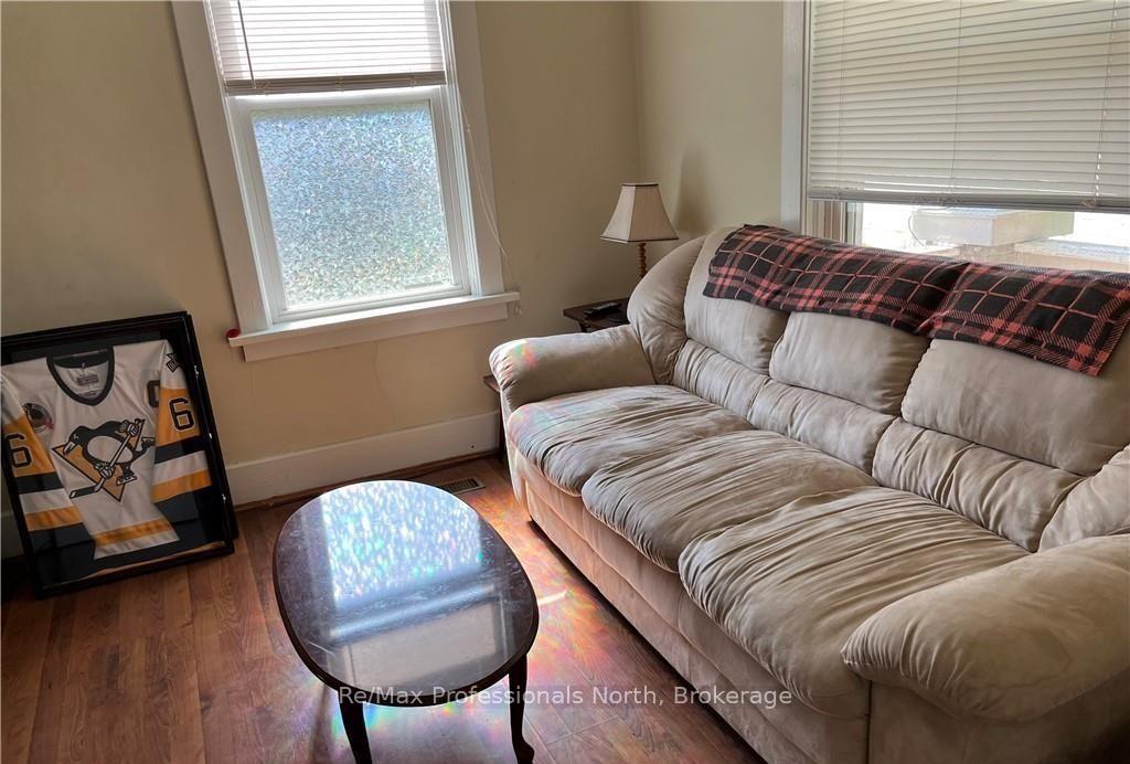Photo 5 of 261 Hotchkiss Street, Gravenhurst, Muskoka (S) — HOMEH