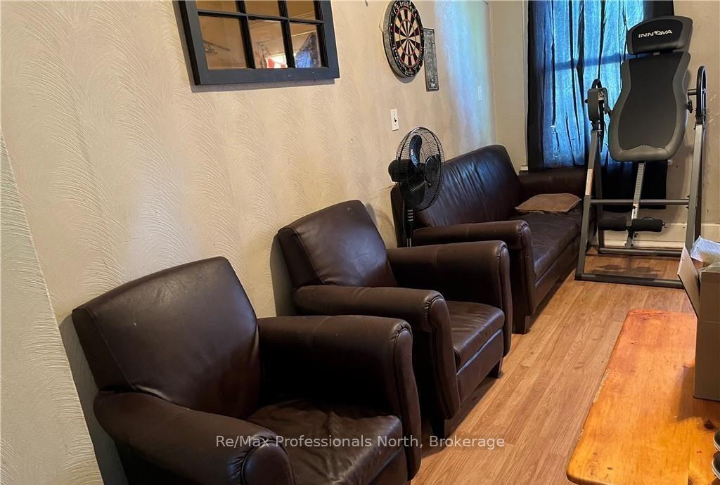 Photo 9 of 261 Hotchkiss Street, Gravenhurst, Muskoka (S) — HOMEH