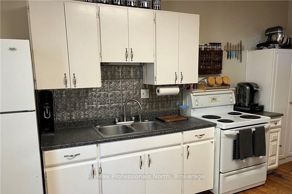 Photo 11 of 261 Hotchkiss Street, Gravenhurst, Muskoka (S) — HOMEH