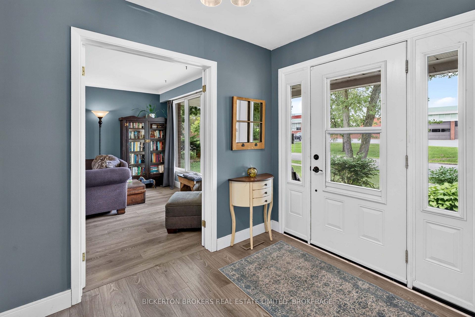 Photo 10 of 335 Elizabeth Drive, Gananoque, Gananoque — HOMEH