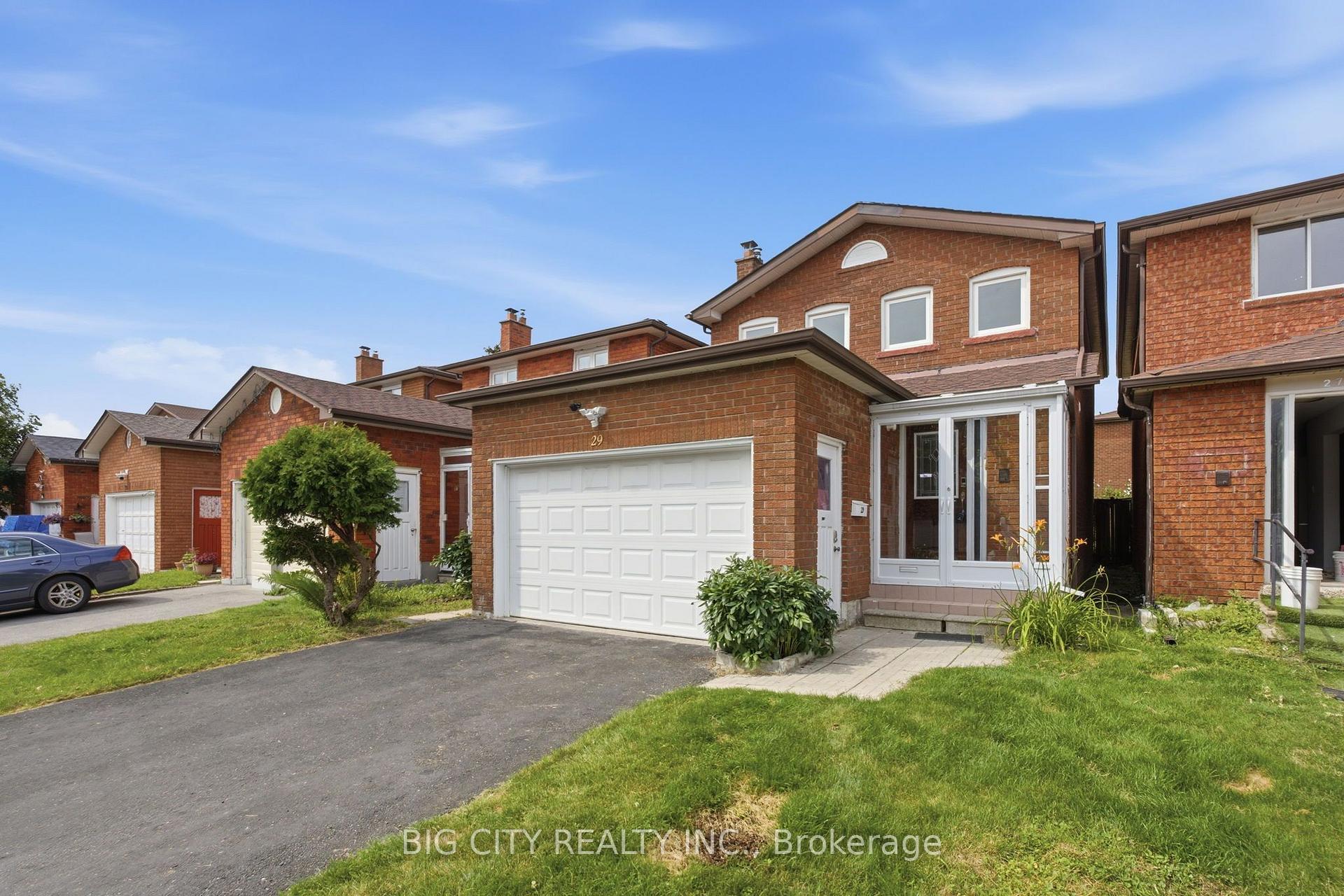 Photo 1 of 29 Rainthorpe Crescent, Scarborough, L'Amoreaux — HOMEH