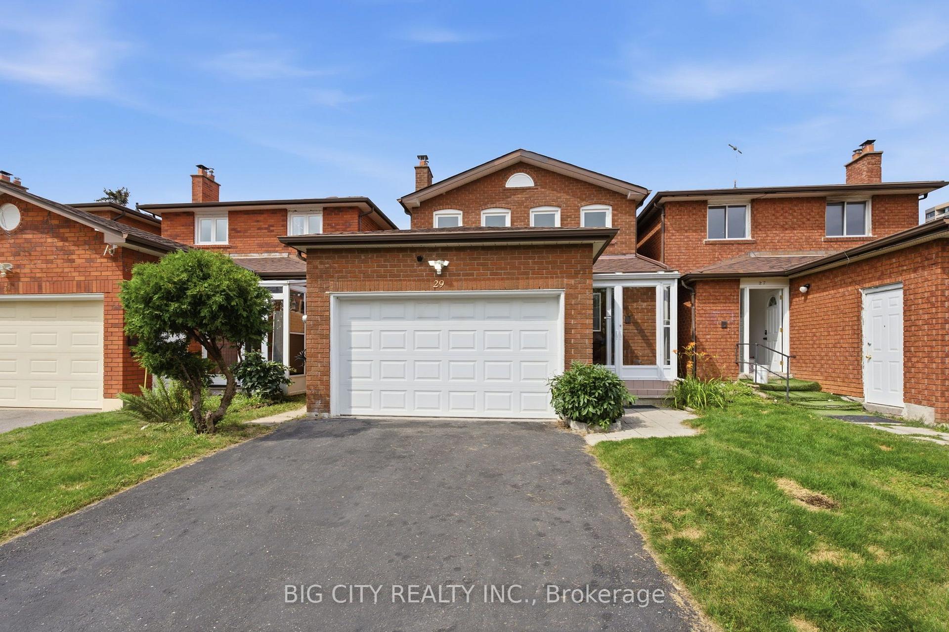 Photo 2 of 29 Rainthorpe Crescent, Scarborough, L'Amoreaux — HOMEH