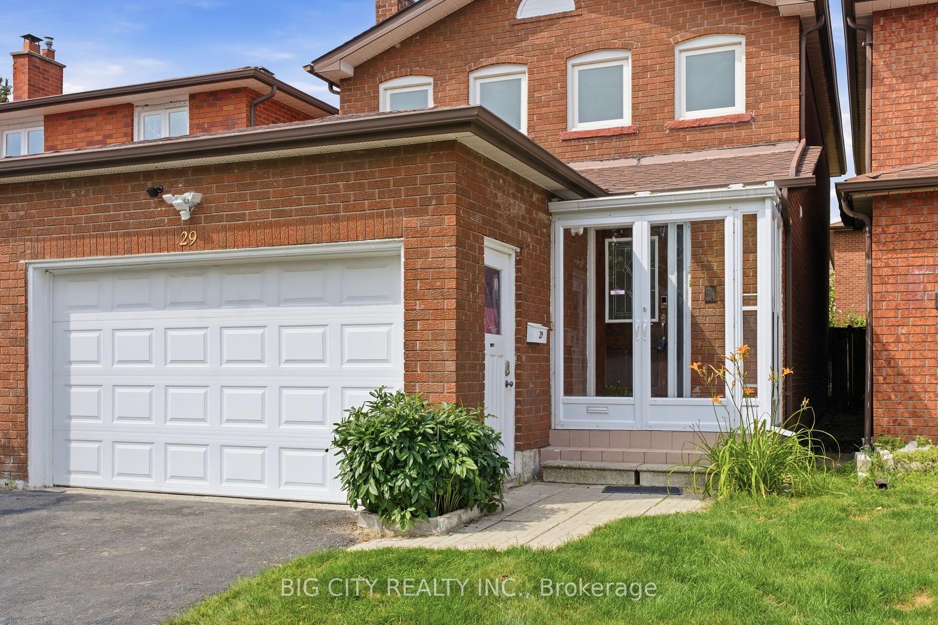 Photo 3 of 29 Rainthorpe Crescent, Scarborough, L'Amoreaux — HOMEH