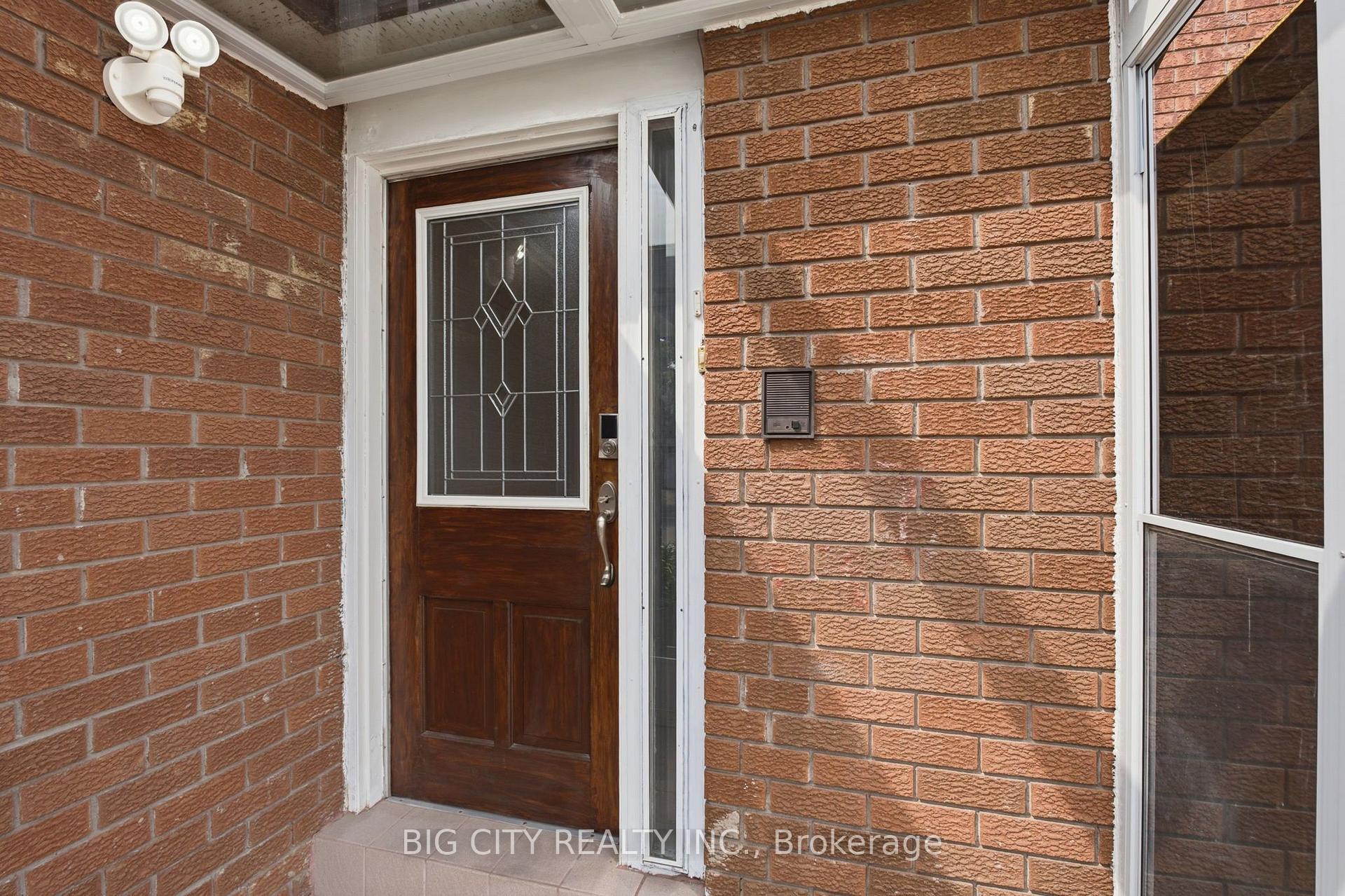Photo 4 of 29 Rainthorpe Crescent, Scarborough, L'Amoreaux — HOMEH