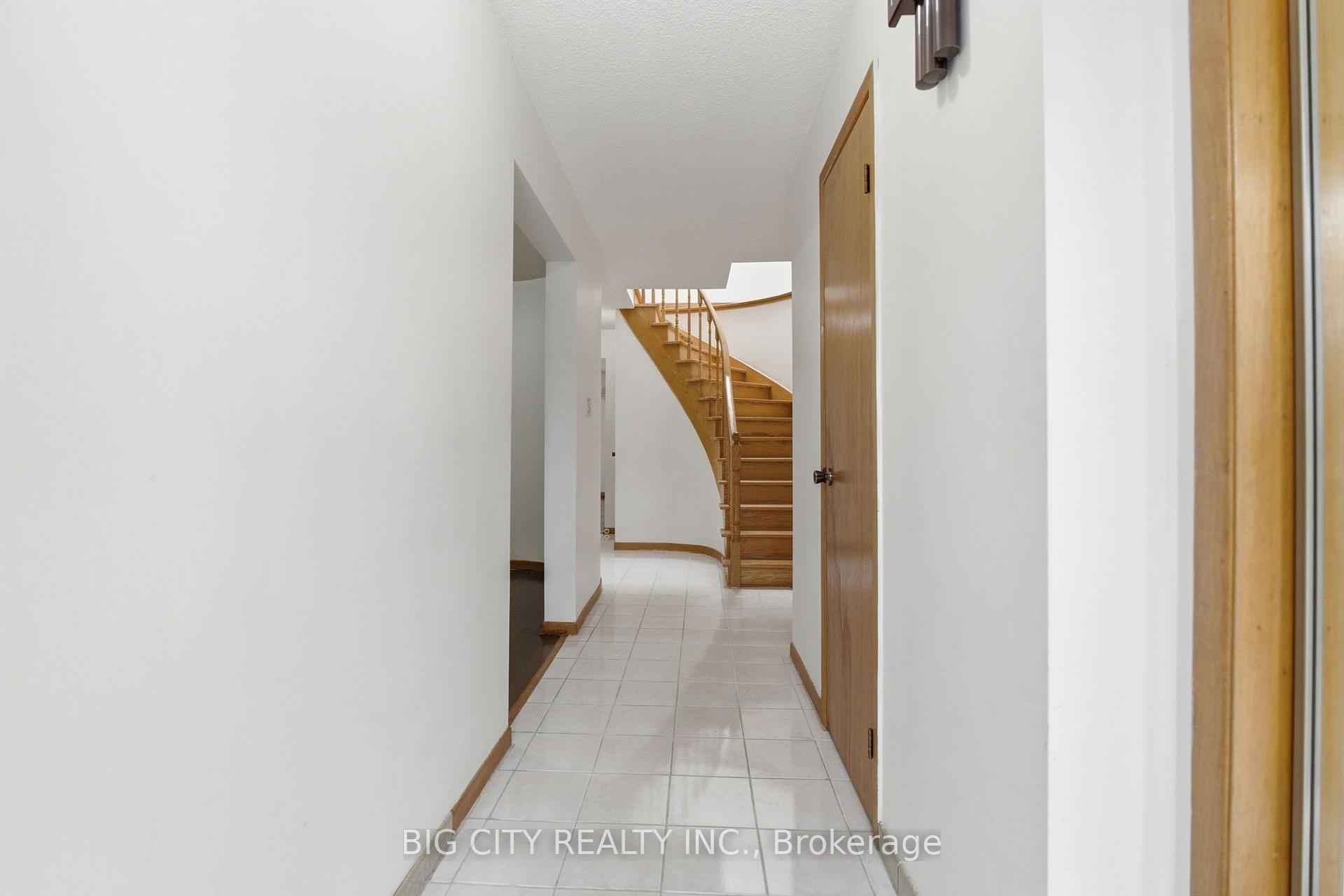 Photo 6 of 29 Rainthorpe Crescent, Scarborough, L'Amoreaux — HOMEH