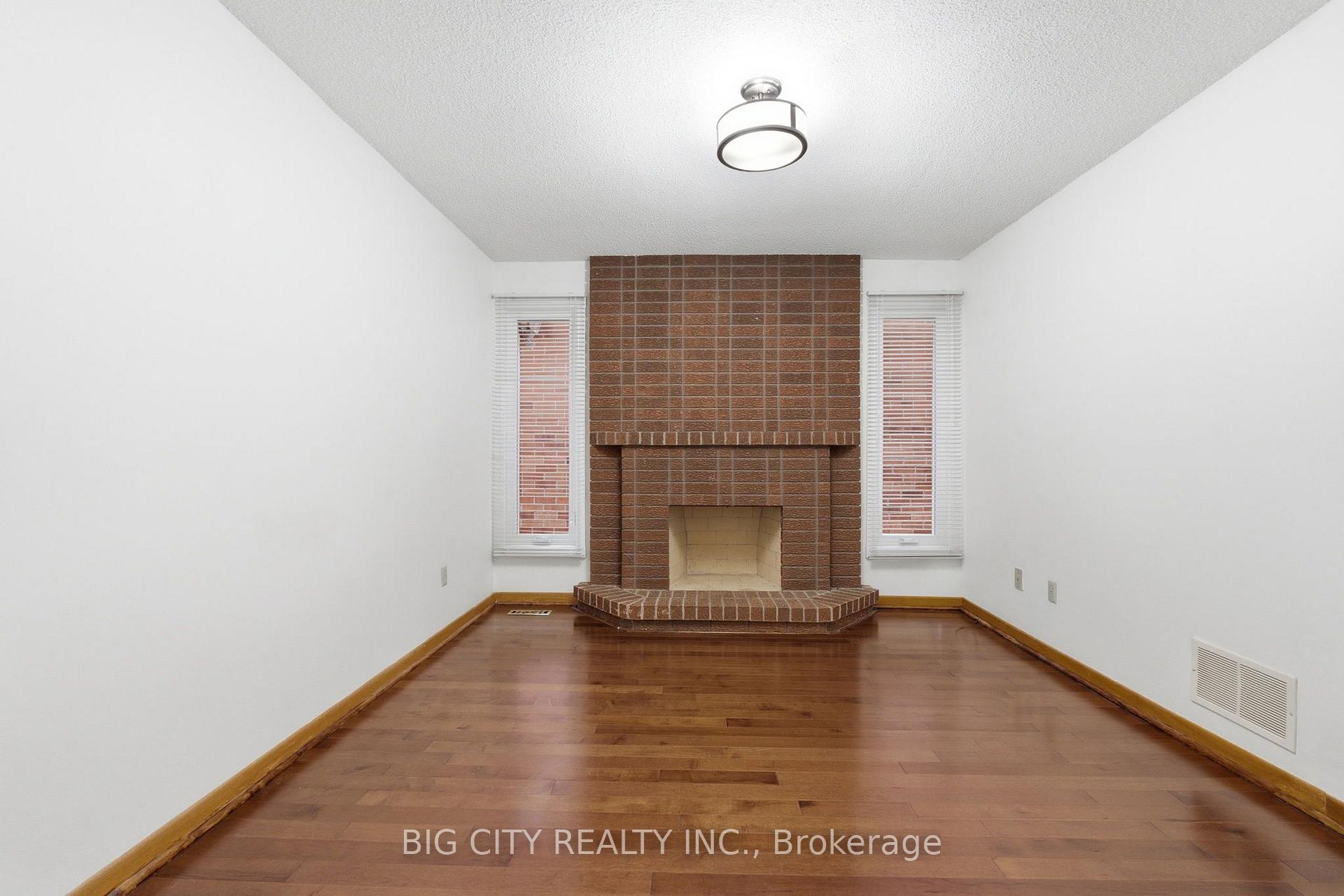 Photo 7 of 29 Rainthorpe Crescent, Scarborough, L'Amoreaux — HOMEH