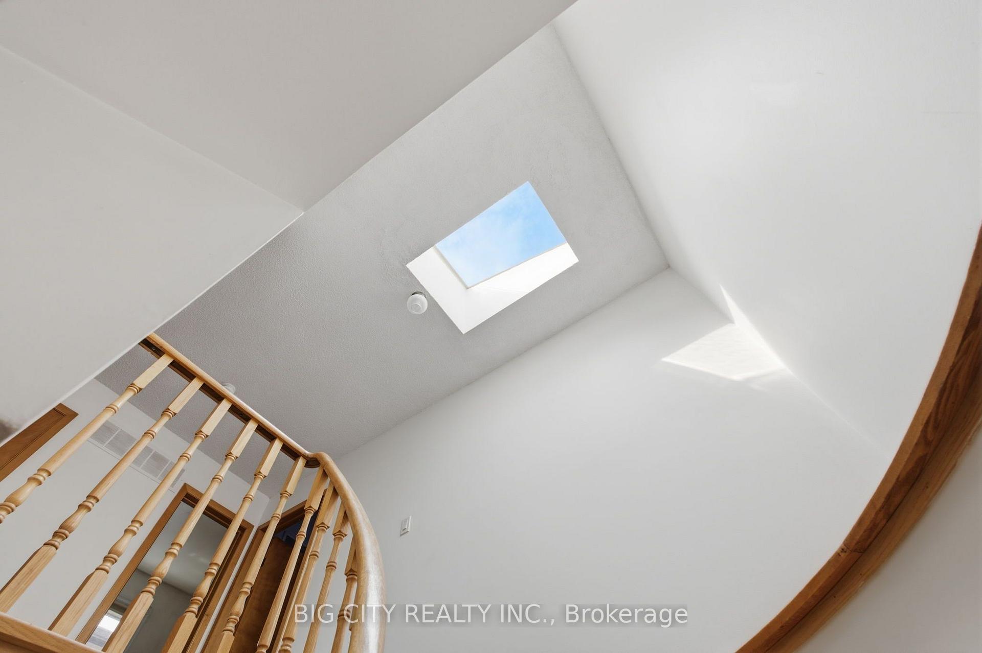 Photo 11 of 29 Rainthorpe Crescent, Scarborough, L'Amoreaux — HOMEH