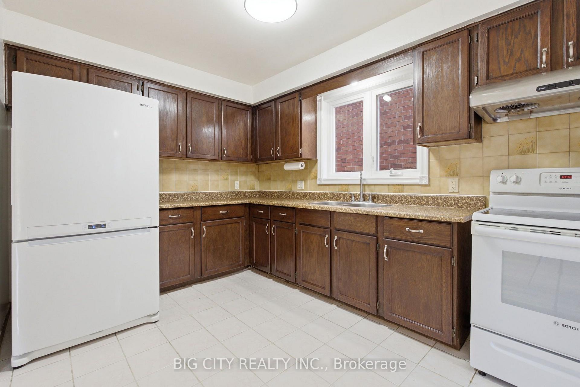 Photo 13 of 29 Rainthorpe Crescent, Scarborough, L'Amoreaux — HOMEH