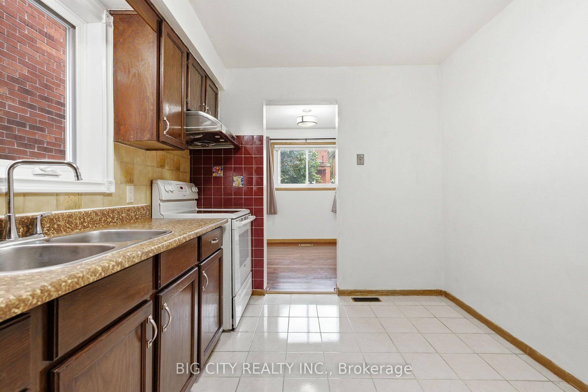 Photo 15 of 29 Rainthorpe Crescent, Scarborough, L'Amoreaux — HOMEH