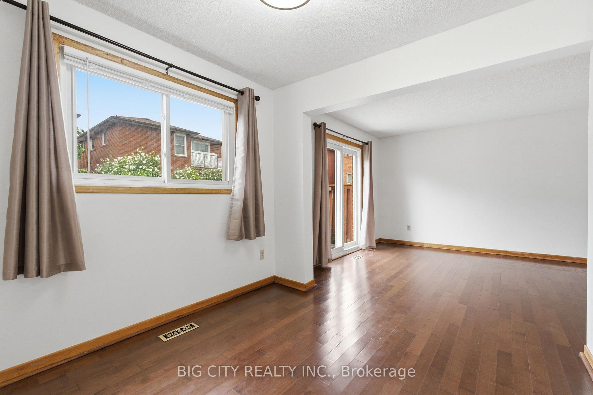 Photo 16 of 29 Rainthorpe Crescent, Scarborough, L'Amoreaux — HOMEH