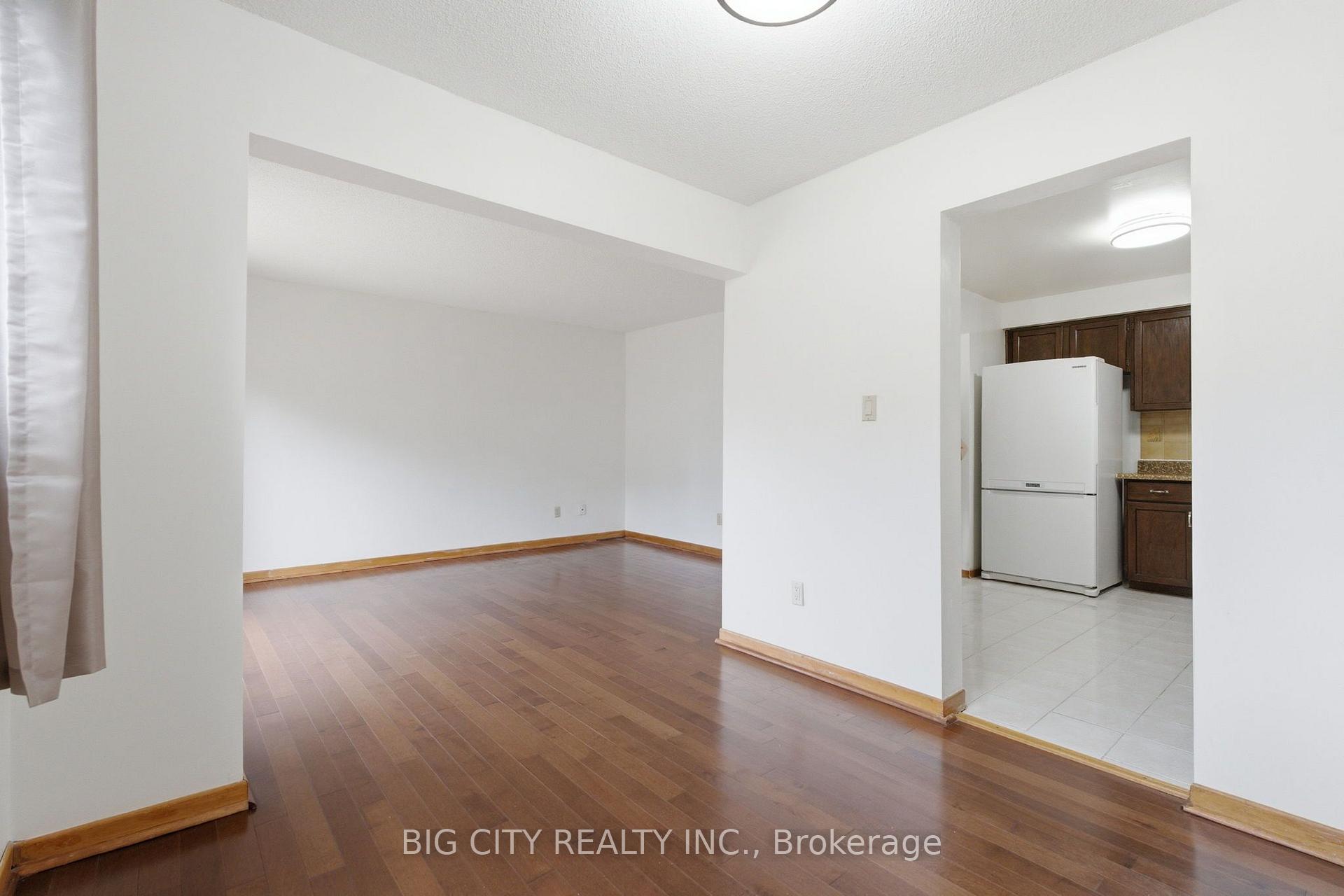 Photo 17 of 29 Rainthorpe Crescent, Scarborough, L'Amoreaux — HOMEH