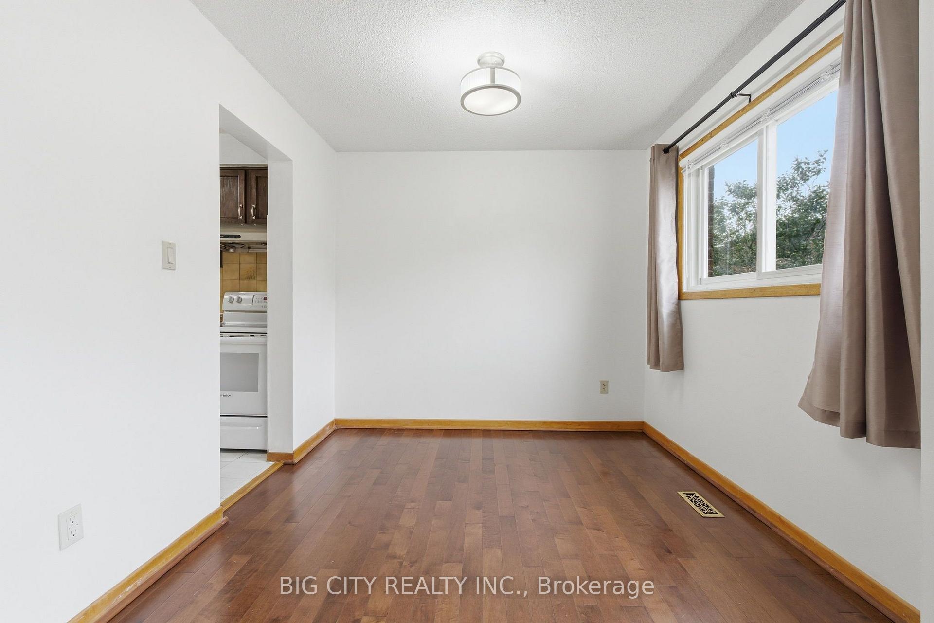 Photo 18 of 29 Rainthorpe Crescent, Scarborough, L'Amoreaux — HOMEH