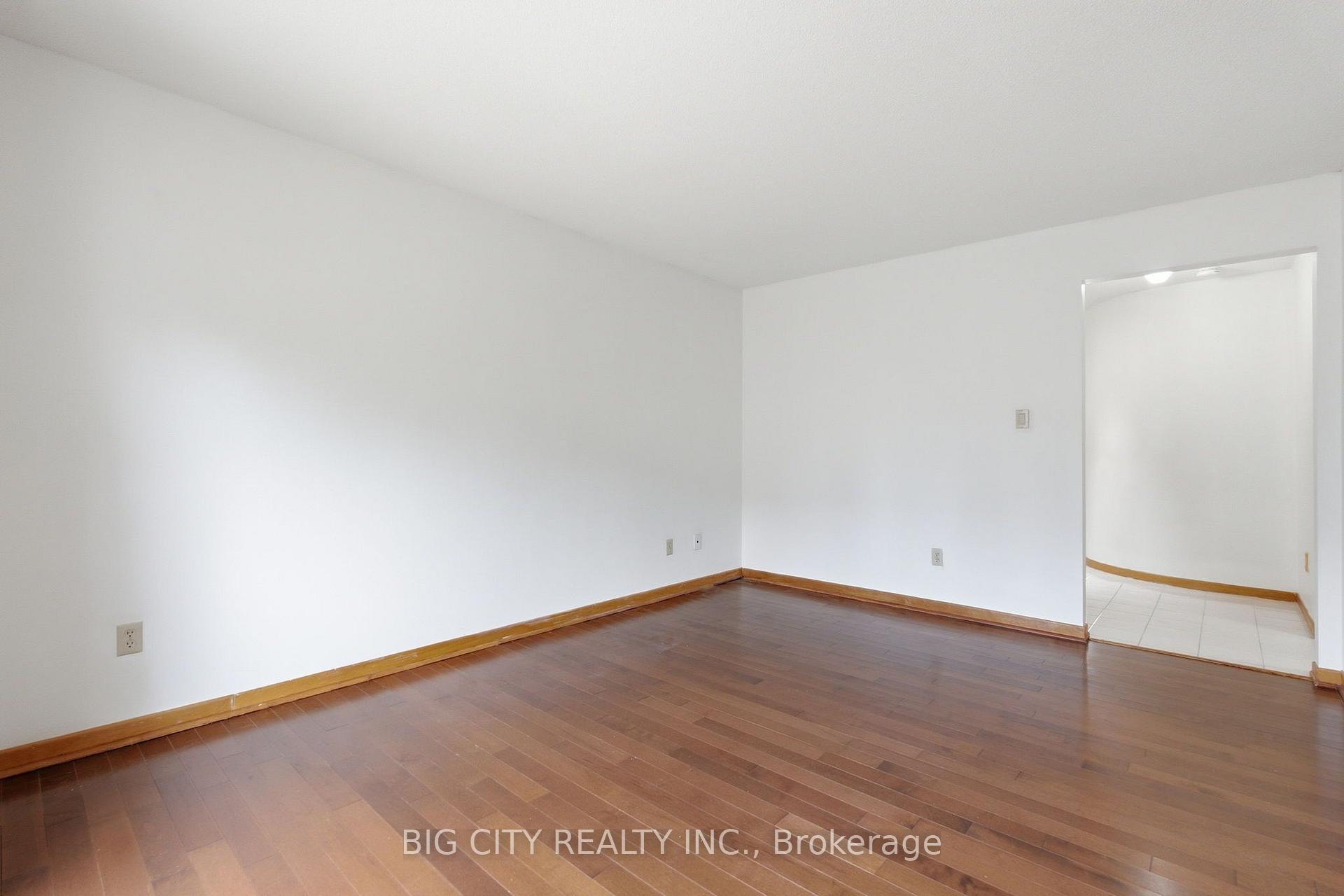 Photo 20 of 29 Rainthorpe Crescent, Scarborough, L'Amoreaux — HOMEH