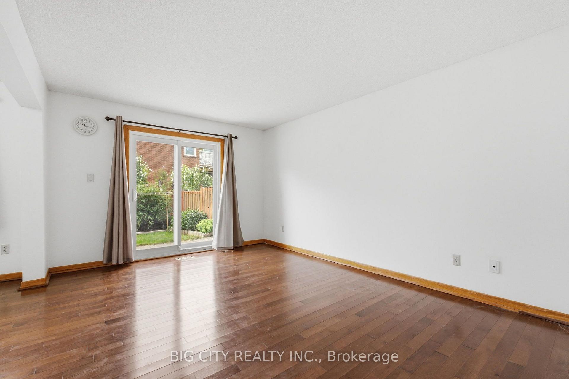Photo 21 of 29 Rainthorpe Crescent, Scarborough, L'Amoreaux — HOMEH