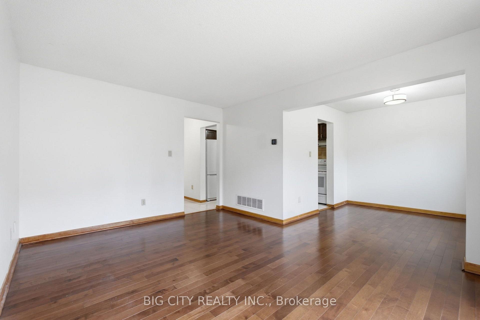 Photo 23 of 29 Rainthorpe Crescent, Scarborough, L'Amoreaux — HOMEH