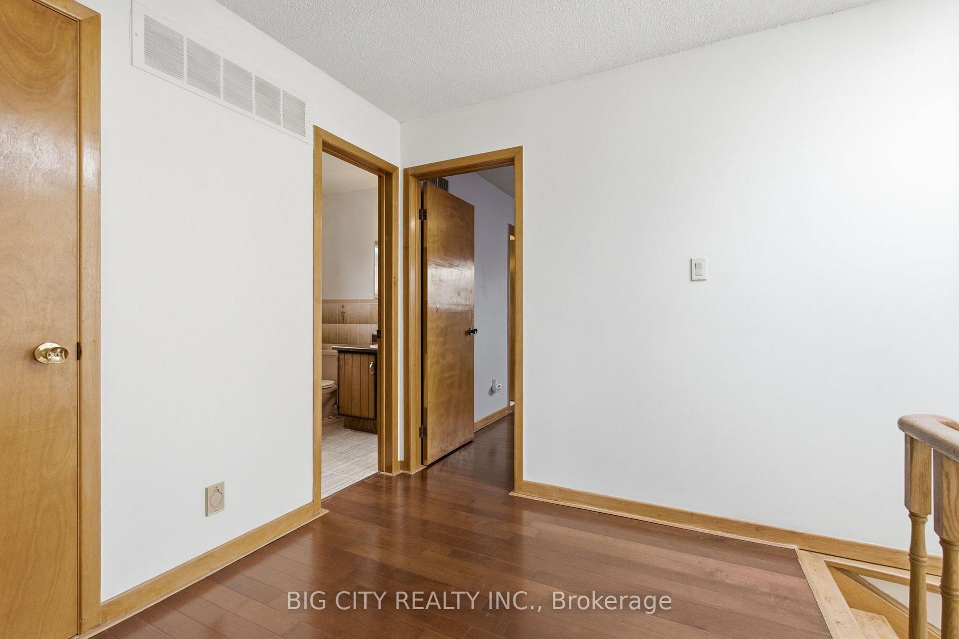 Photo 25 of 29 Rainthorpe Crescent, Scarborough, L'Amoreaux — HOMEH