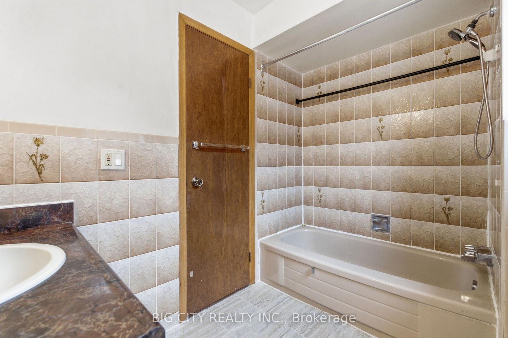 Photo 36 of 29 Rainthorpe Crescent, Scarborough, L'Amoreaux — HOMEH