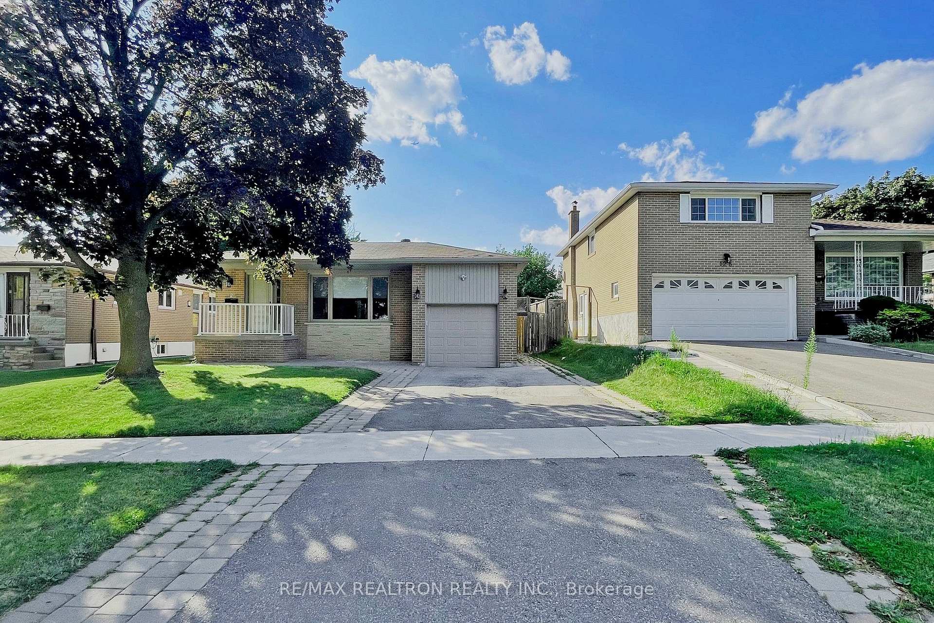 Photo 2 of Unit Basem, 126 Brahms Avenue, North York, Hillcrest Village — HOMEH