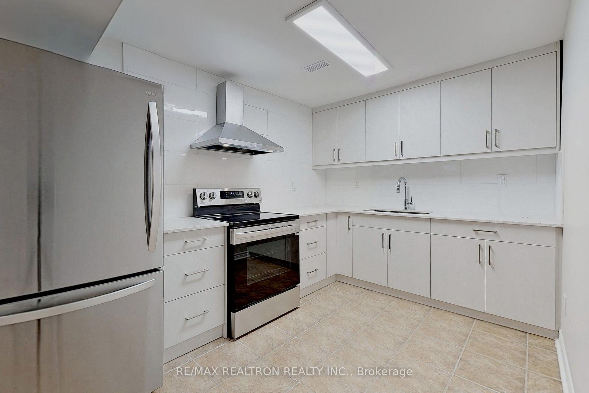 Photo 6 of Unit Basem, 126 Brahms Avenue, North York, Hillcrest Village — HOMEH