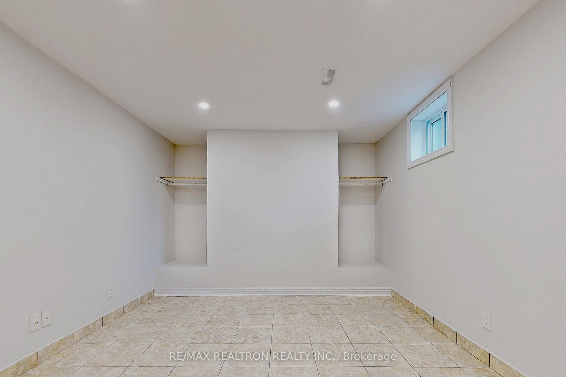 Photo 10 of Unit Basem, 126 Brahms Avenue, North York, Hillcrest Village — HOMEH
