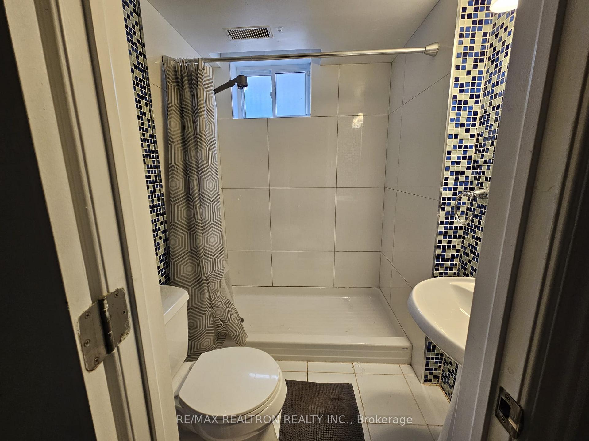 Photo 14 of Unit Basem, 126 Brahms Avenue, North York, Hillcrest Village — HOMEH