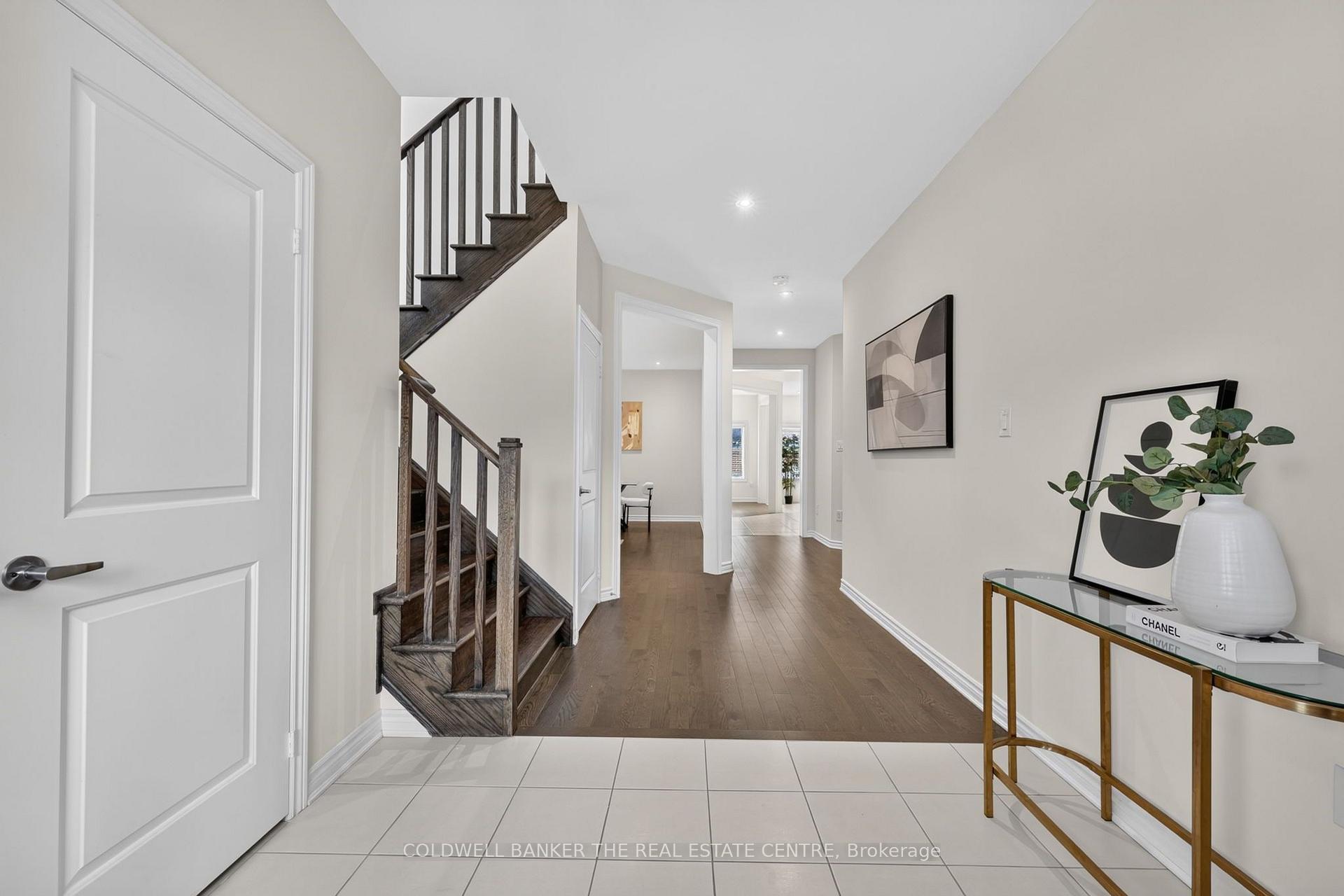 Photo 3 of 1048 Barton Way, Innisfil, Alcona — HOMEH