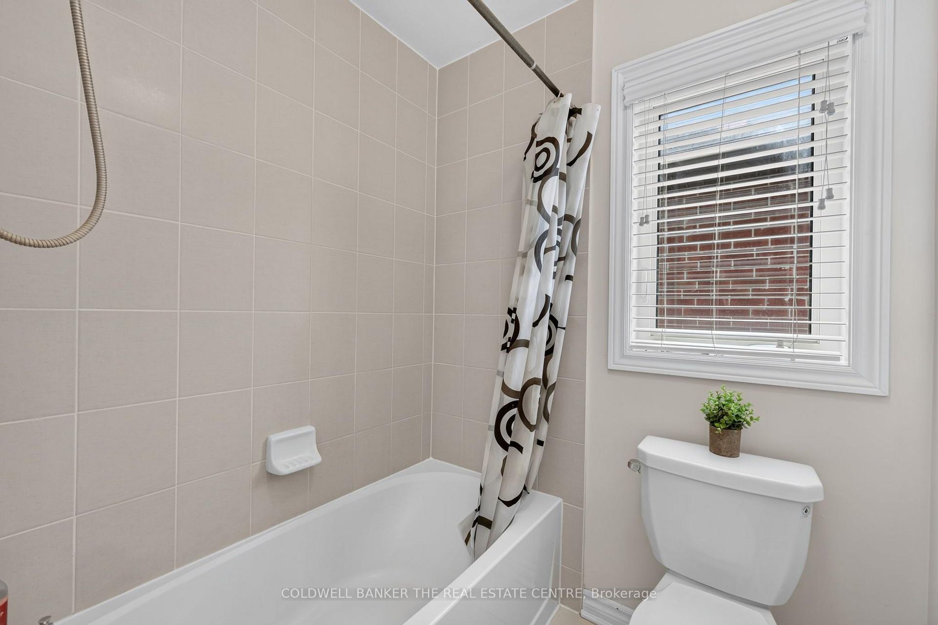 Photo 21 of 1048 Barton Way, Innisfil, Alcona — HOMEH