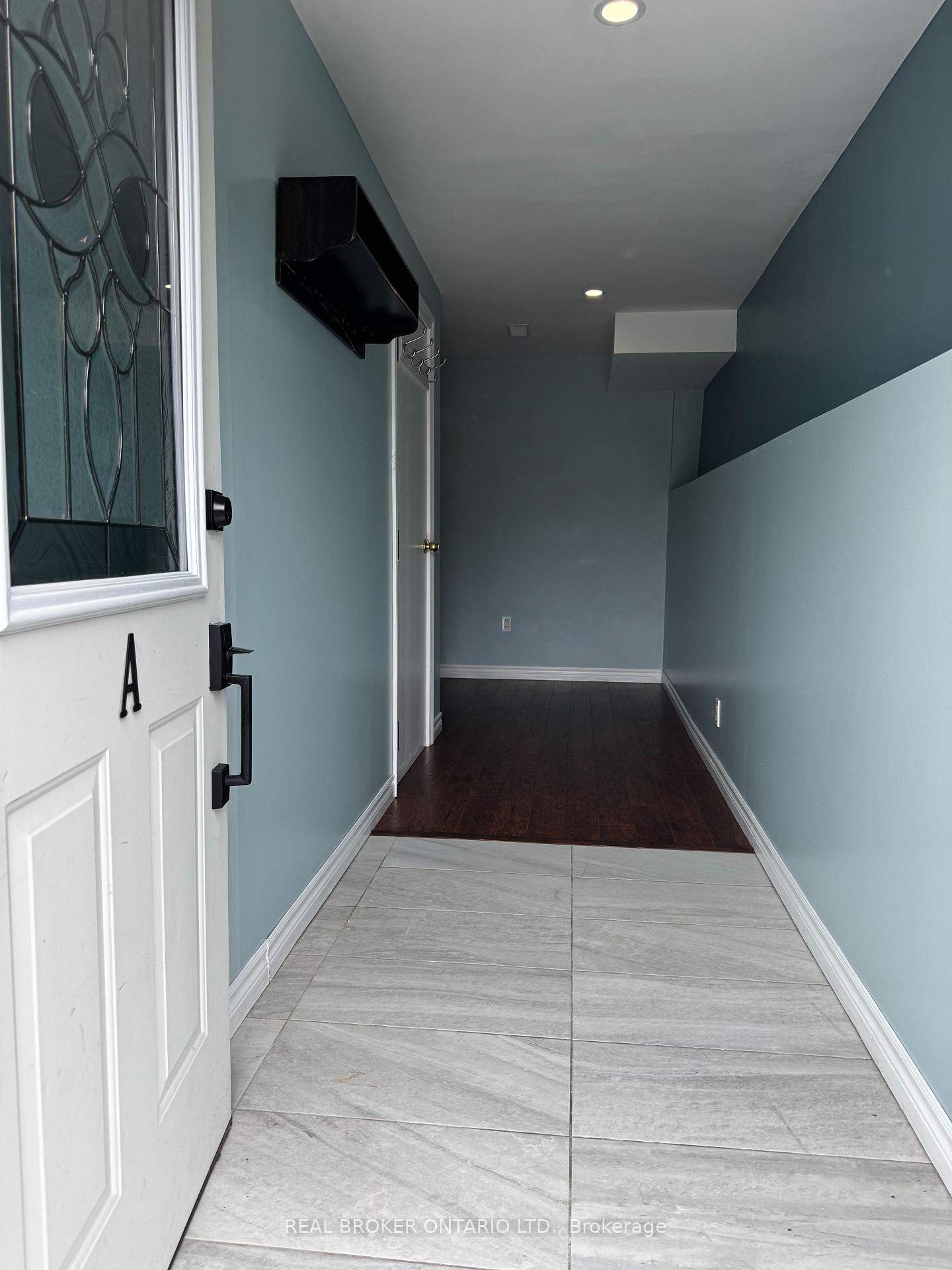 Photo 2 of Unit A, 34 Engel Crescent, Barrie, Letitia Heights — HOMEH