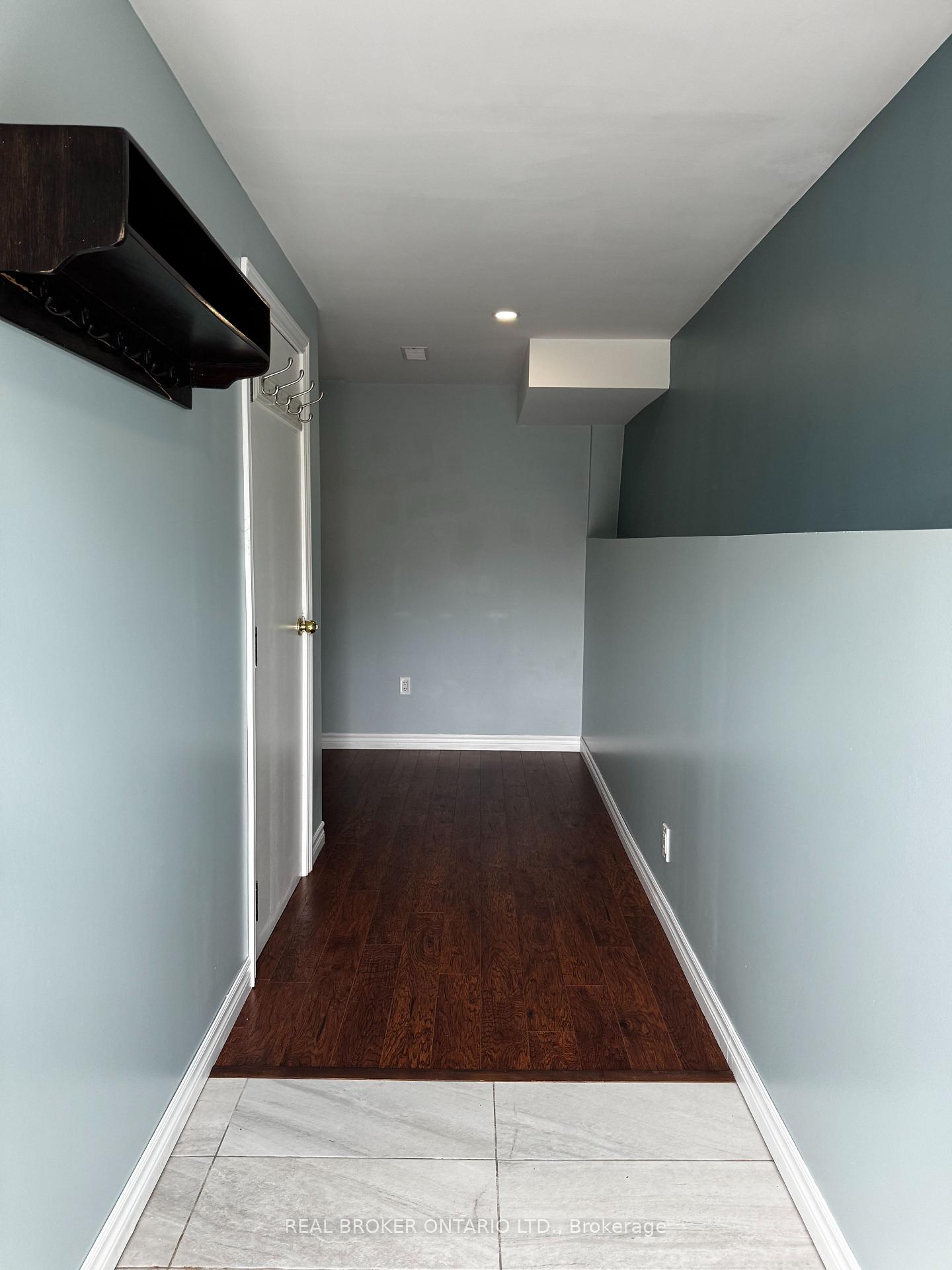 Photo 3 of Unit A, 34 Engel Crescent, Barrie, Letitia Heights — HOMEH