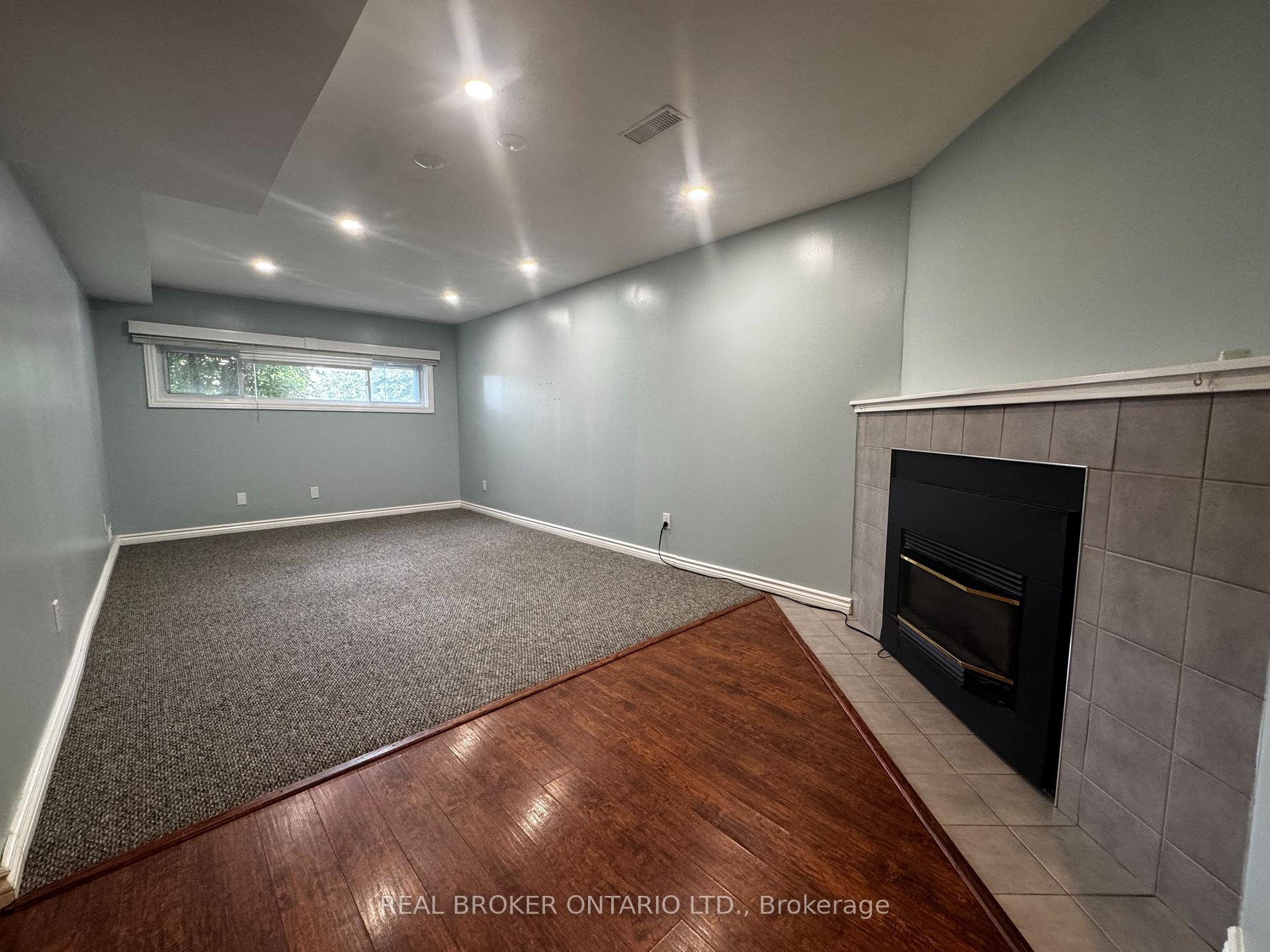 Photo 8 of Unit A, 34 Engel Crescent, Barrie, Letitia Heights — HOMEH