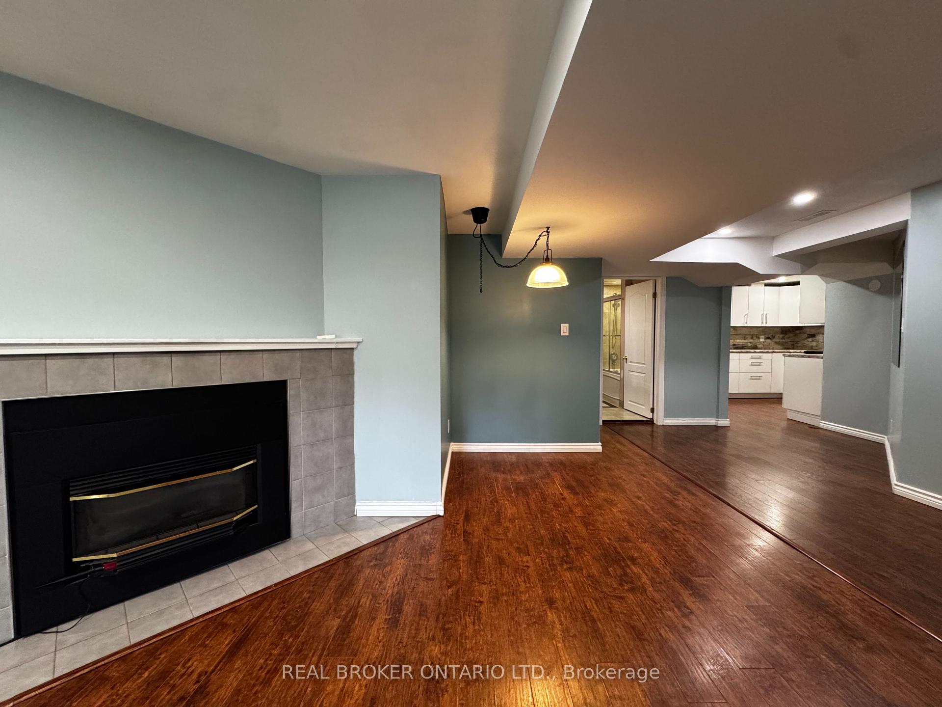 Photo 10 of Unit A, 34 Engel Crescent, Barrie, Letitia Heights — HOMEH