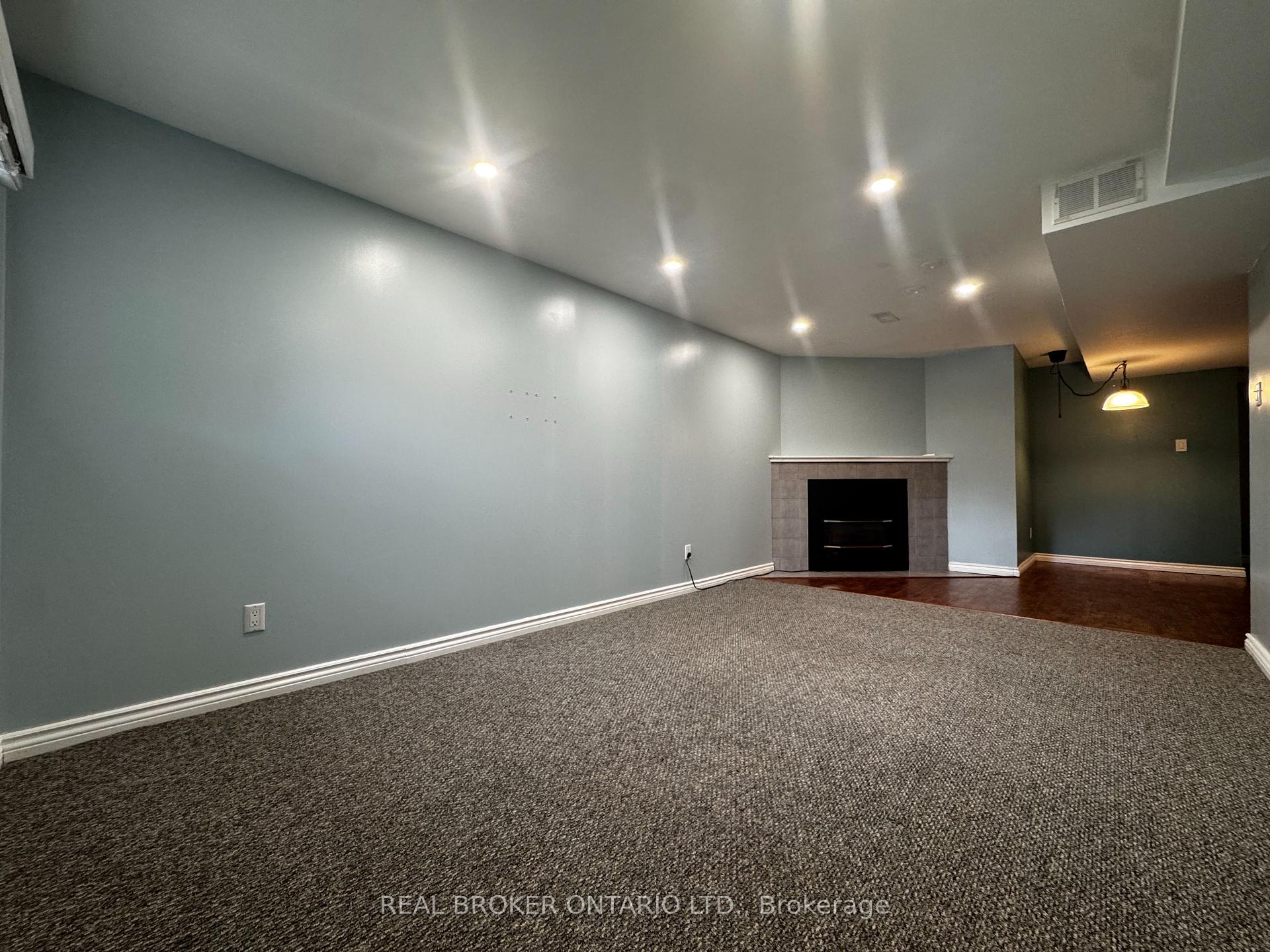 Photo 14 of Unit A, 34 Engel Crescent, Barrie, Letitia Heights — HOMEH