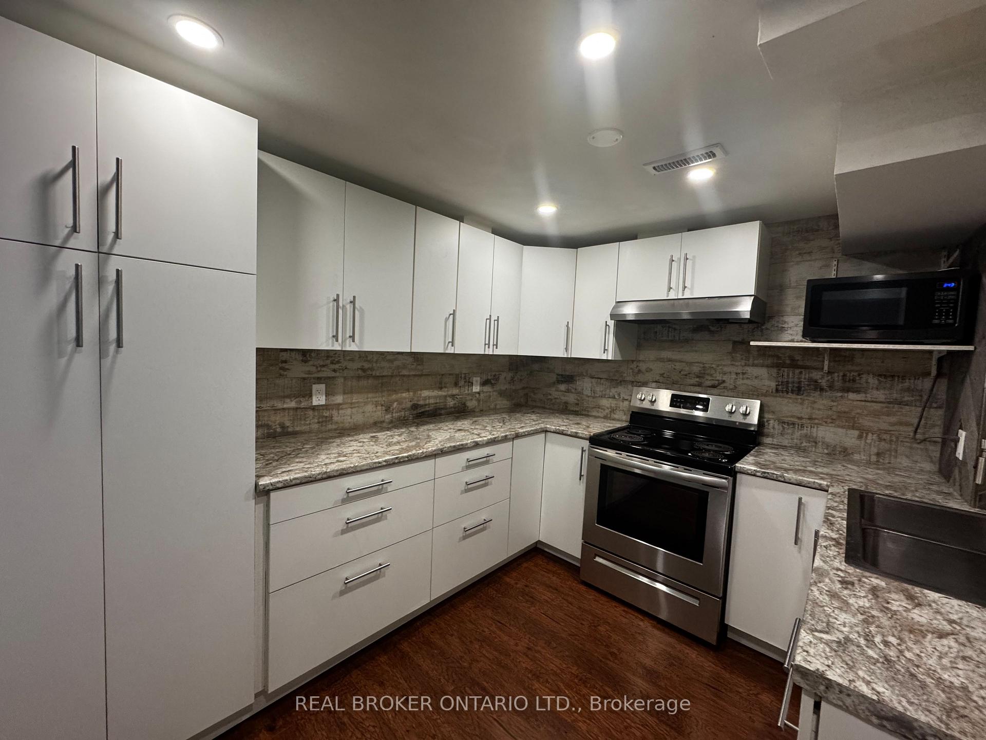 Photo 17 of Unit A, 34 Engel Crescent, Barrie, Letitia Heights — HOMEH